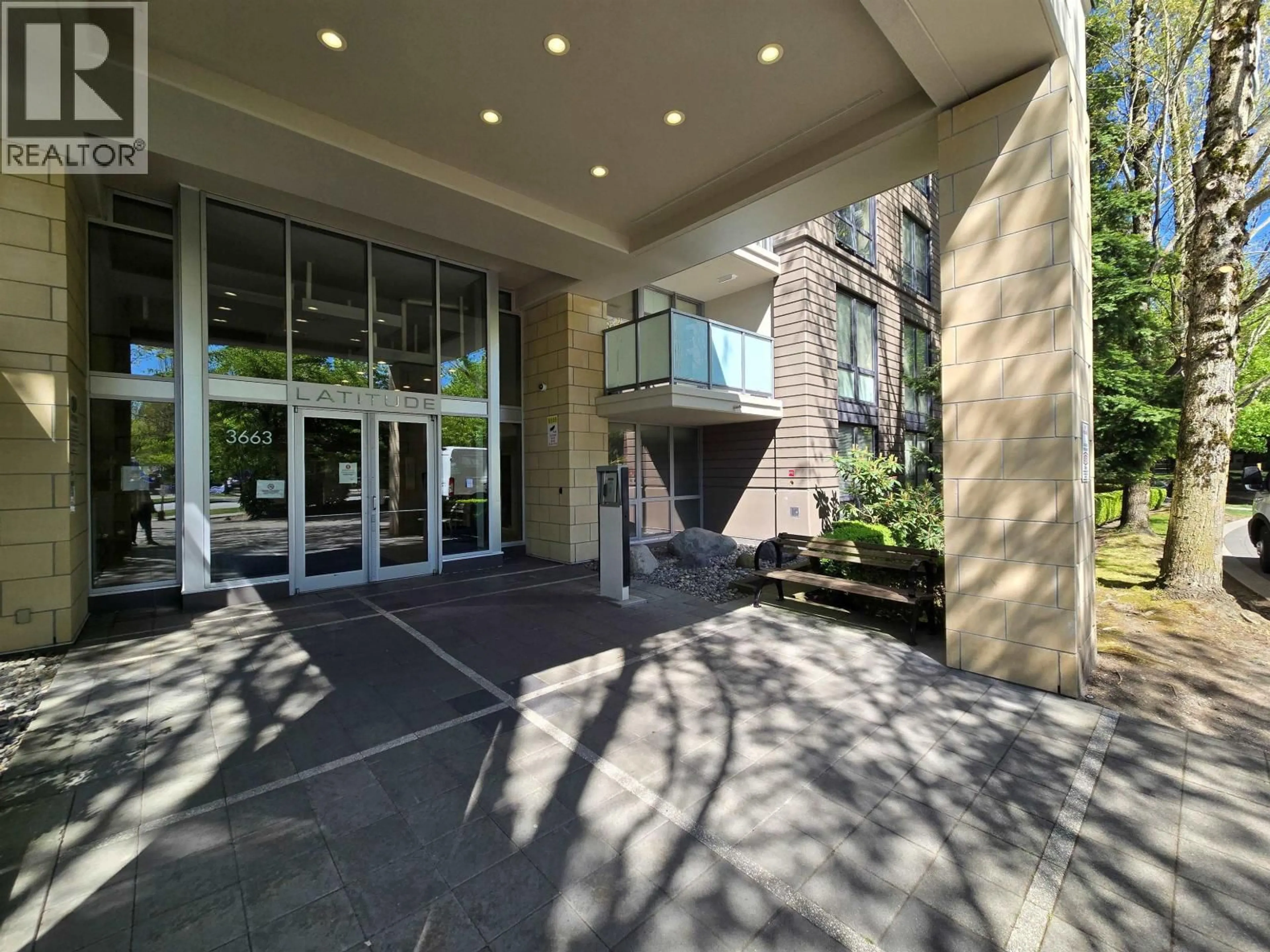Indoor foyer for 810 - 3663 CROWLEY DRIVE, Vancouver British Columbia V5R6H4