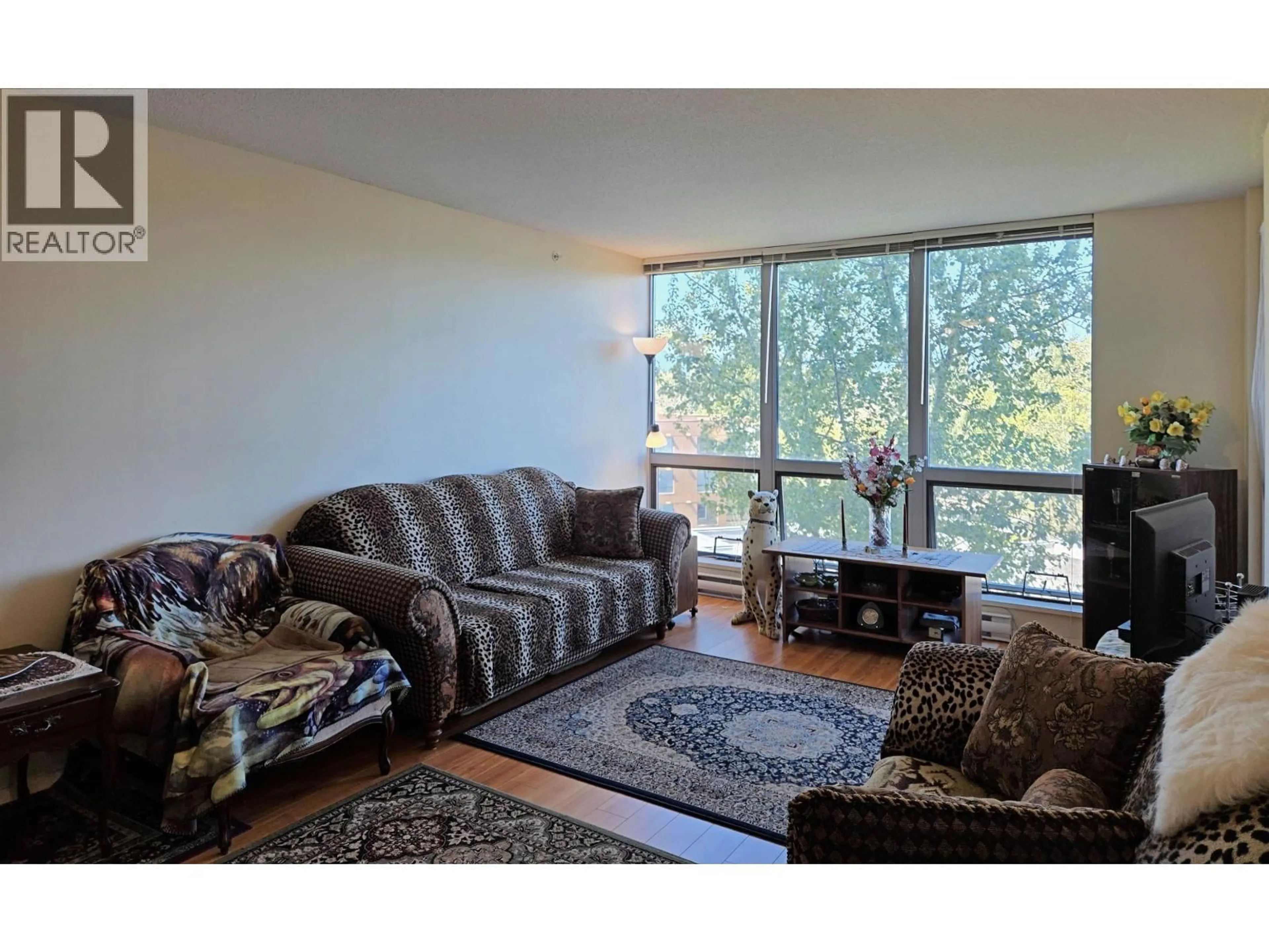 Living room with furniture, wood/laminate floor for 810 - 3663 CROWLEY DRIVE, Vancouver British Columbia V5R6H4