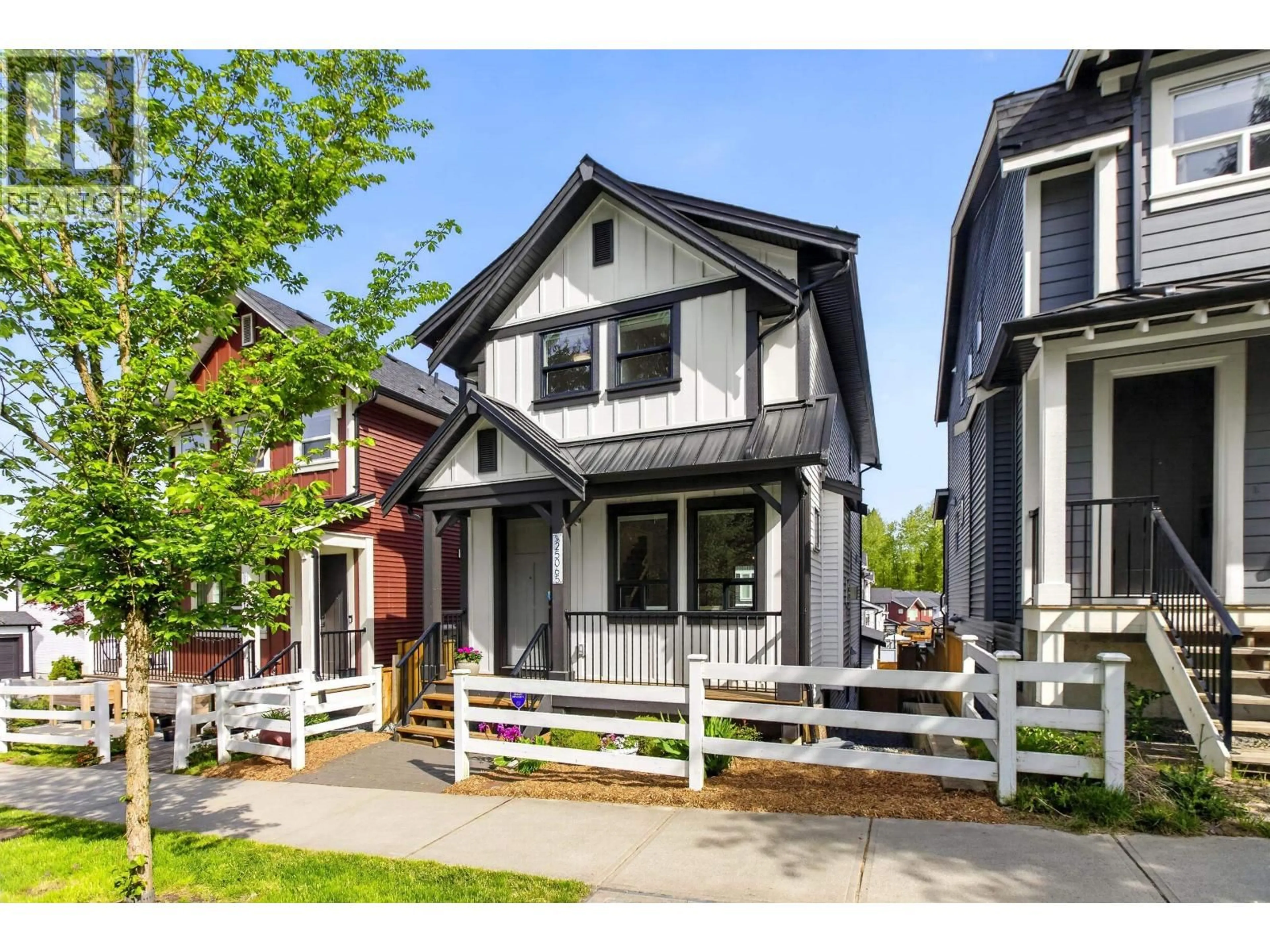 Home with vinyl exterior material, street for 25065 112 AVENUE, Maple Ridge British Columbia V2W0K6