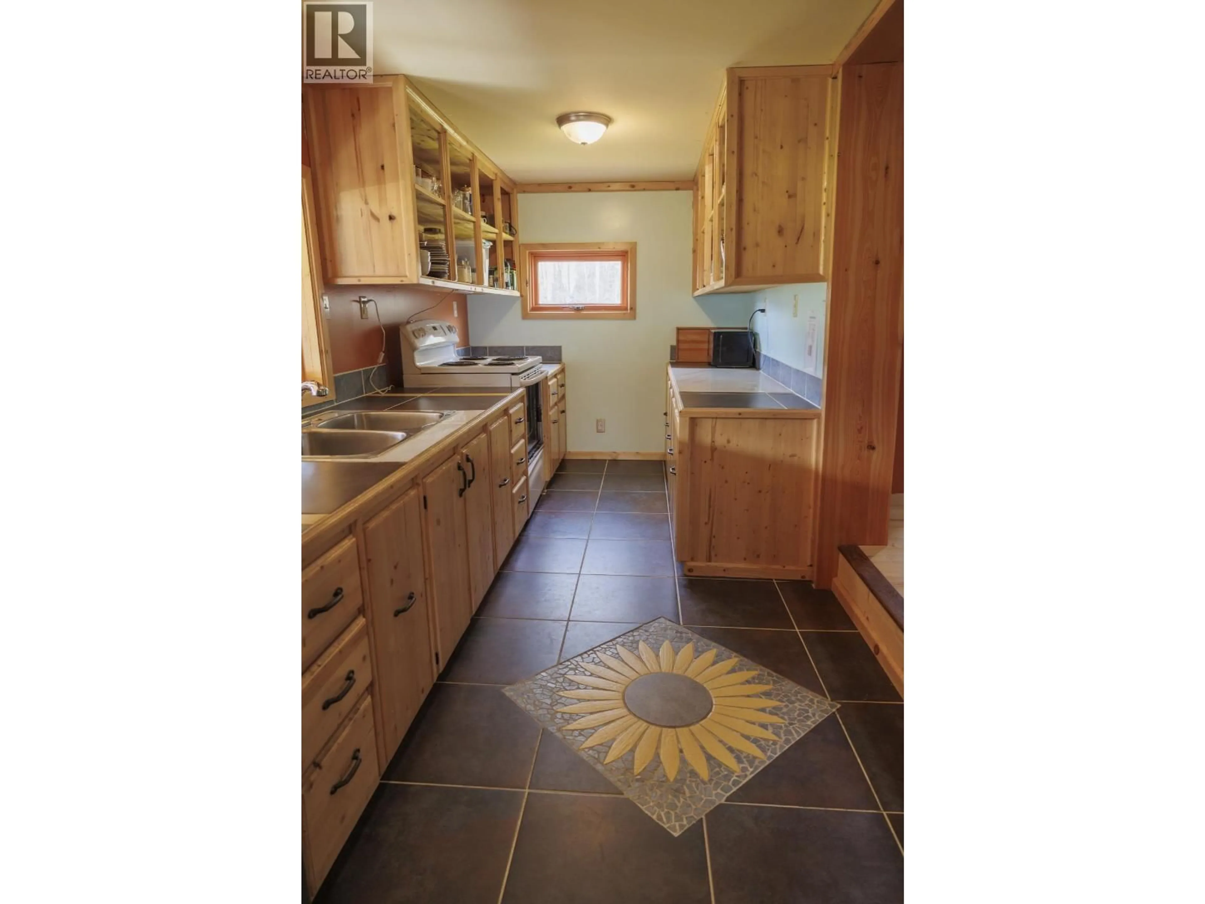 Standard kitchen, ceramic/tile floor for 3563 HINKELMAN ROAD, McBride British Columbia V0J2E0