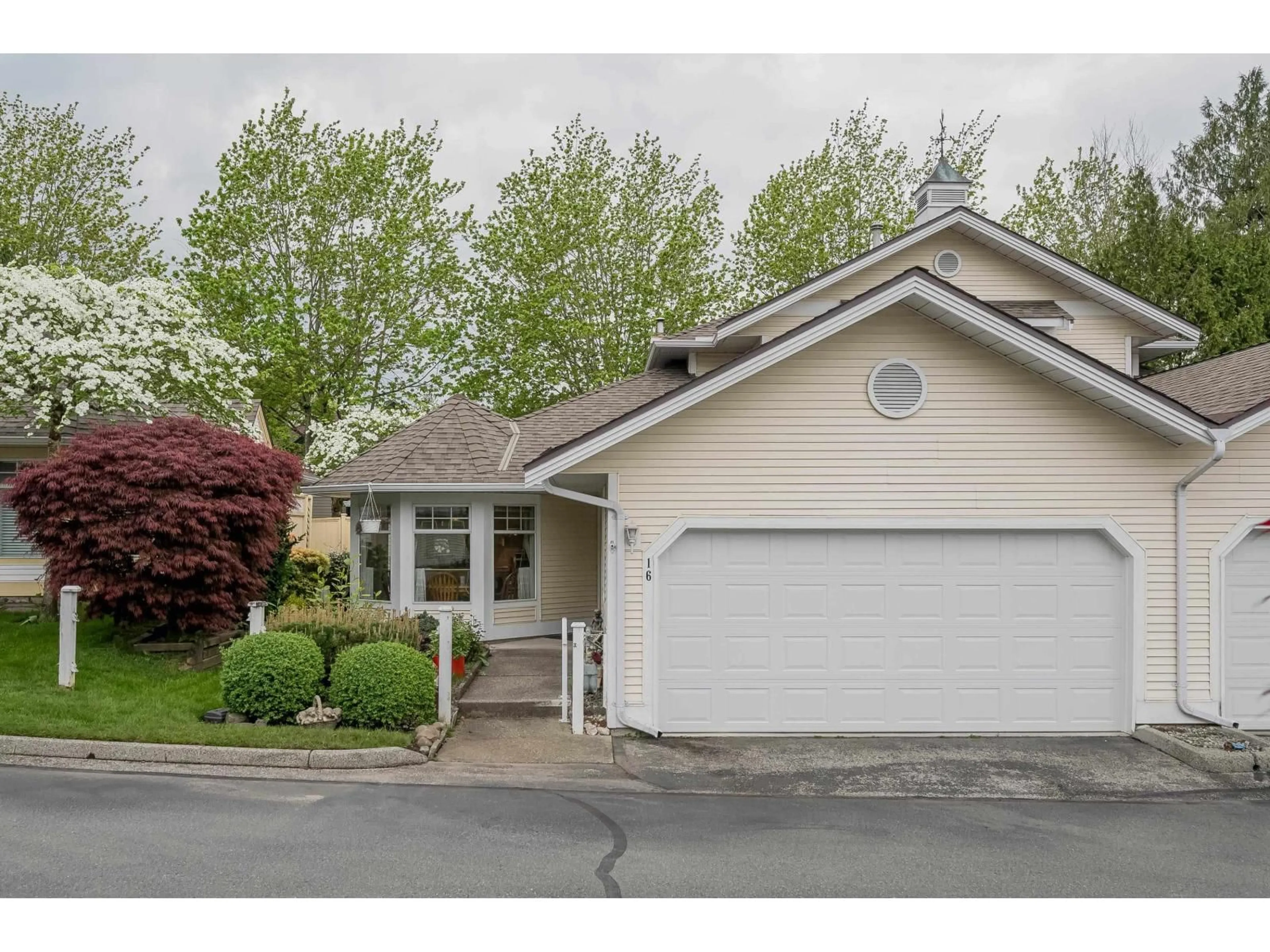 Home with vinyl exterior material, street for 16 - 21138 88 AVENUE, Langley British Columbia V1M2G7