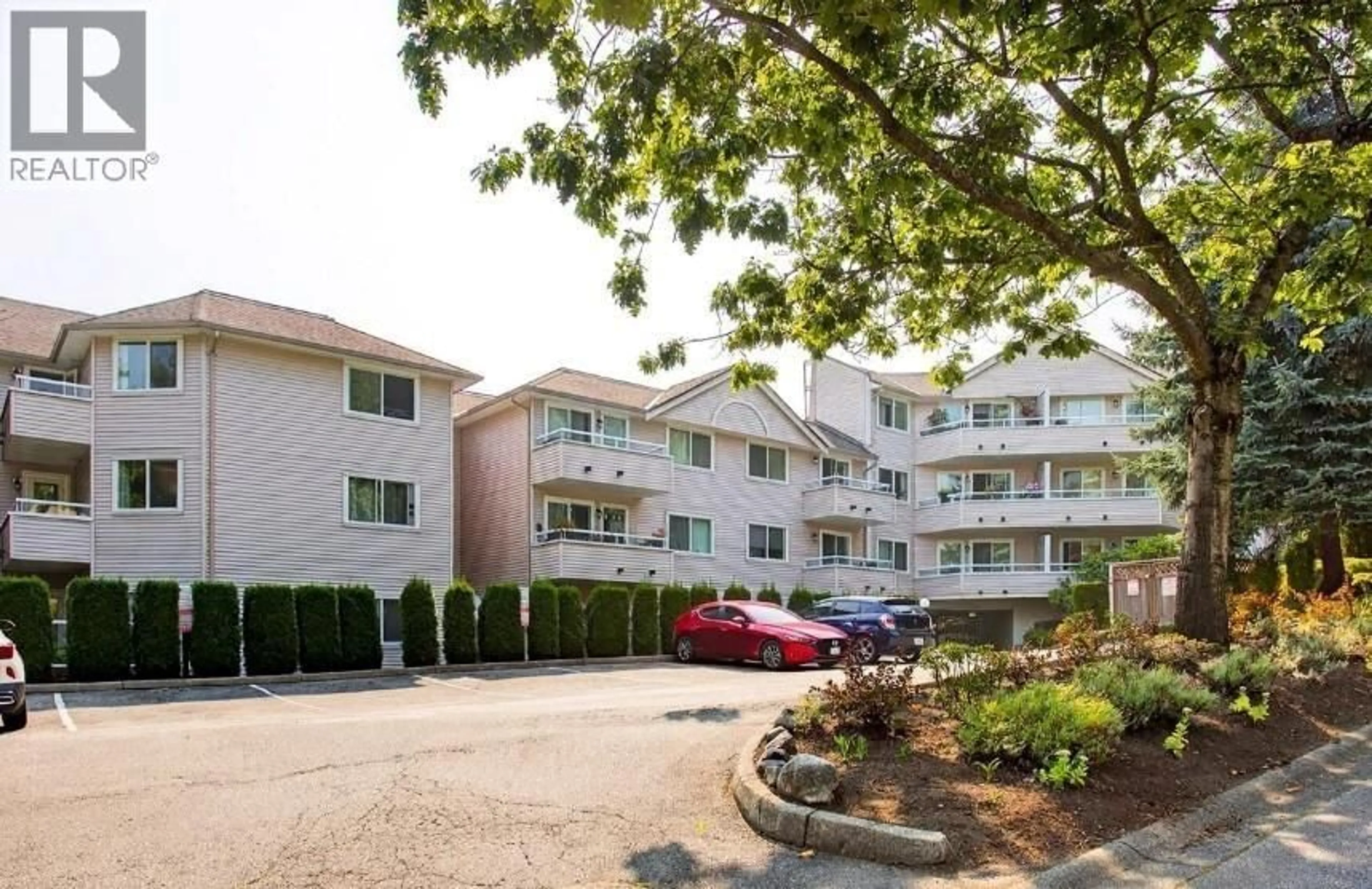 Patio, mountain view for 411 - 450 BROMLEY STREET, Coquitlam British Columbia V3K6S5