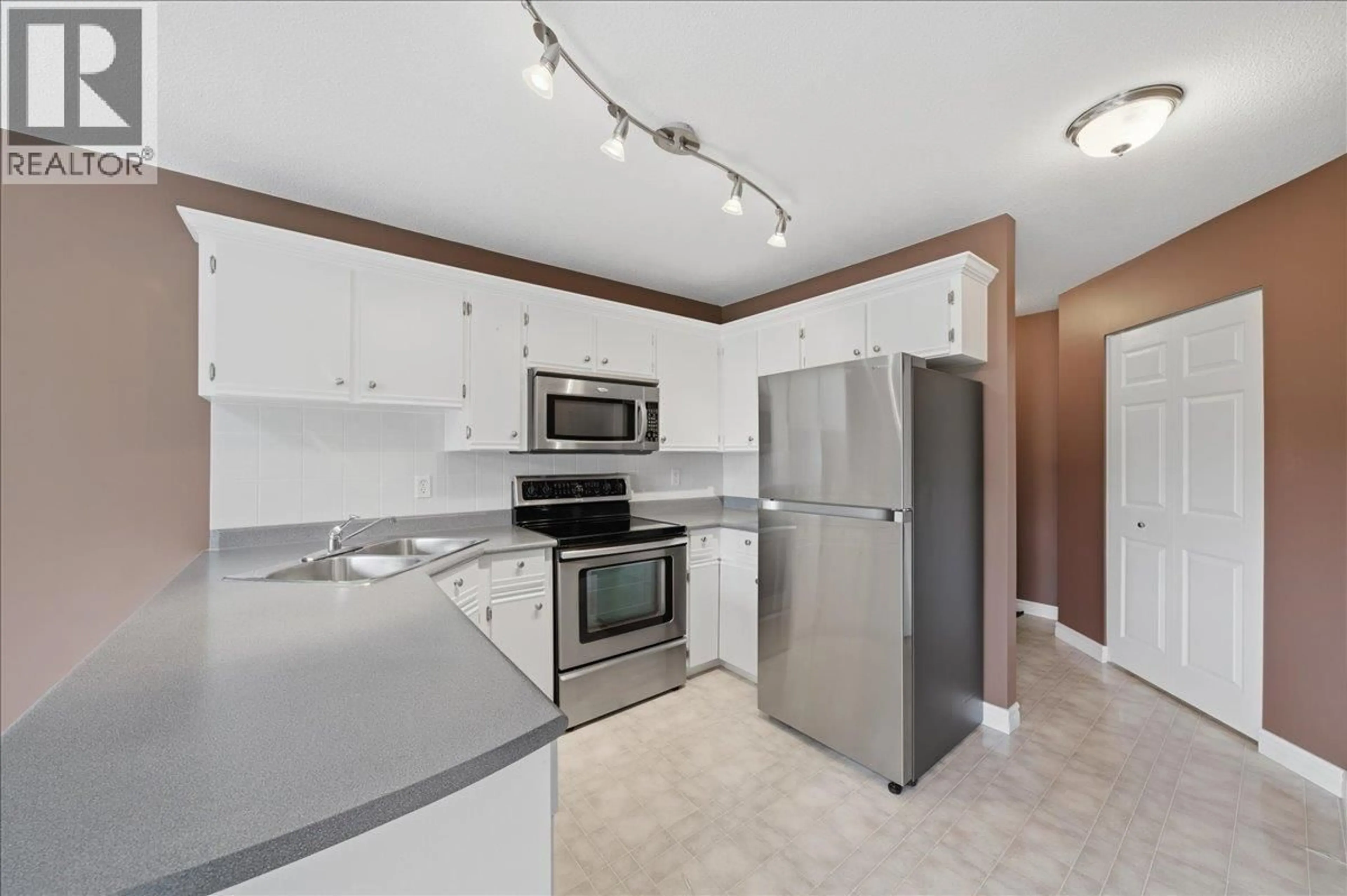 Standard kitchen, unknown for 411 - 450 BROMLEY STREET, Coquitlam British Columbia V3K6S5