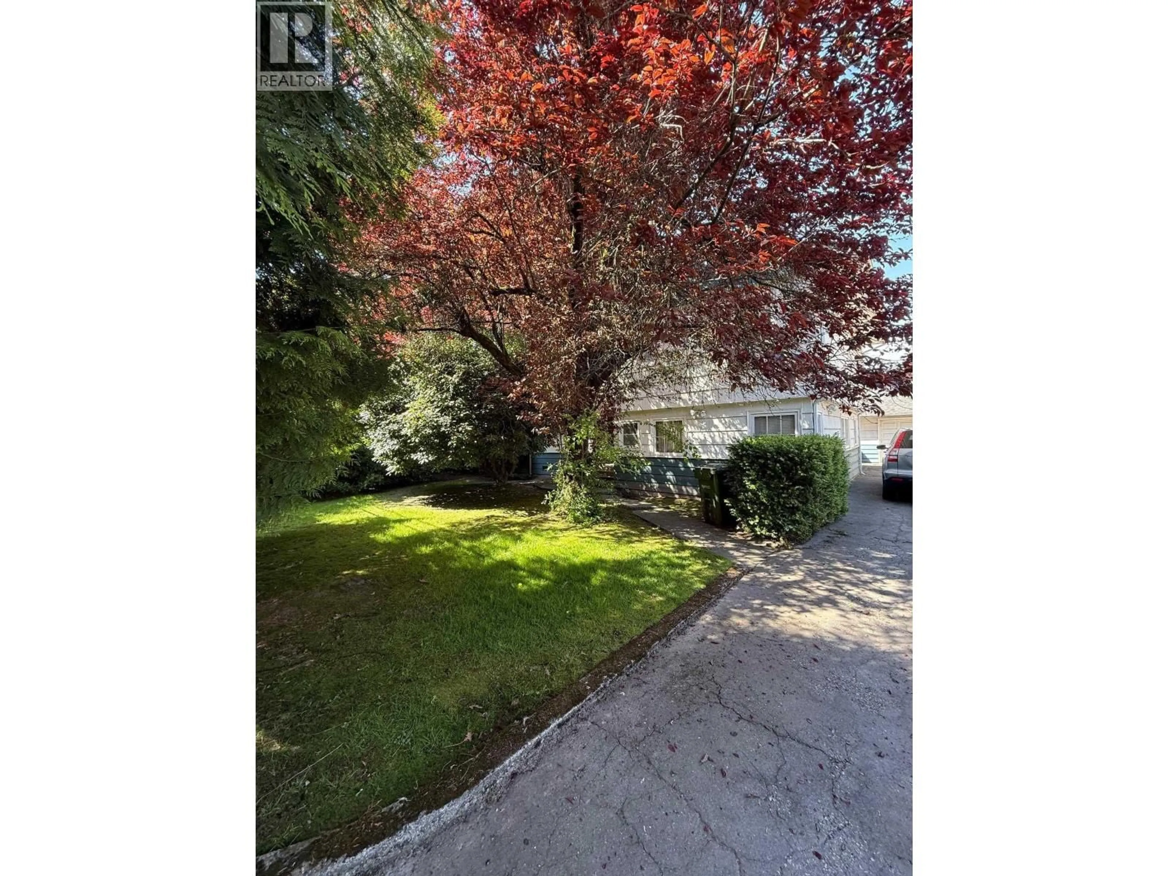 A pic from outside/outdoor area/front of a property/back of a property/a pic from drone, street for 8251 LESLIE ROAD, Richmond British Columbia V6X1E4