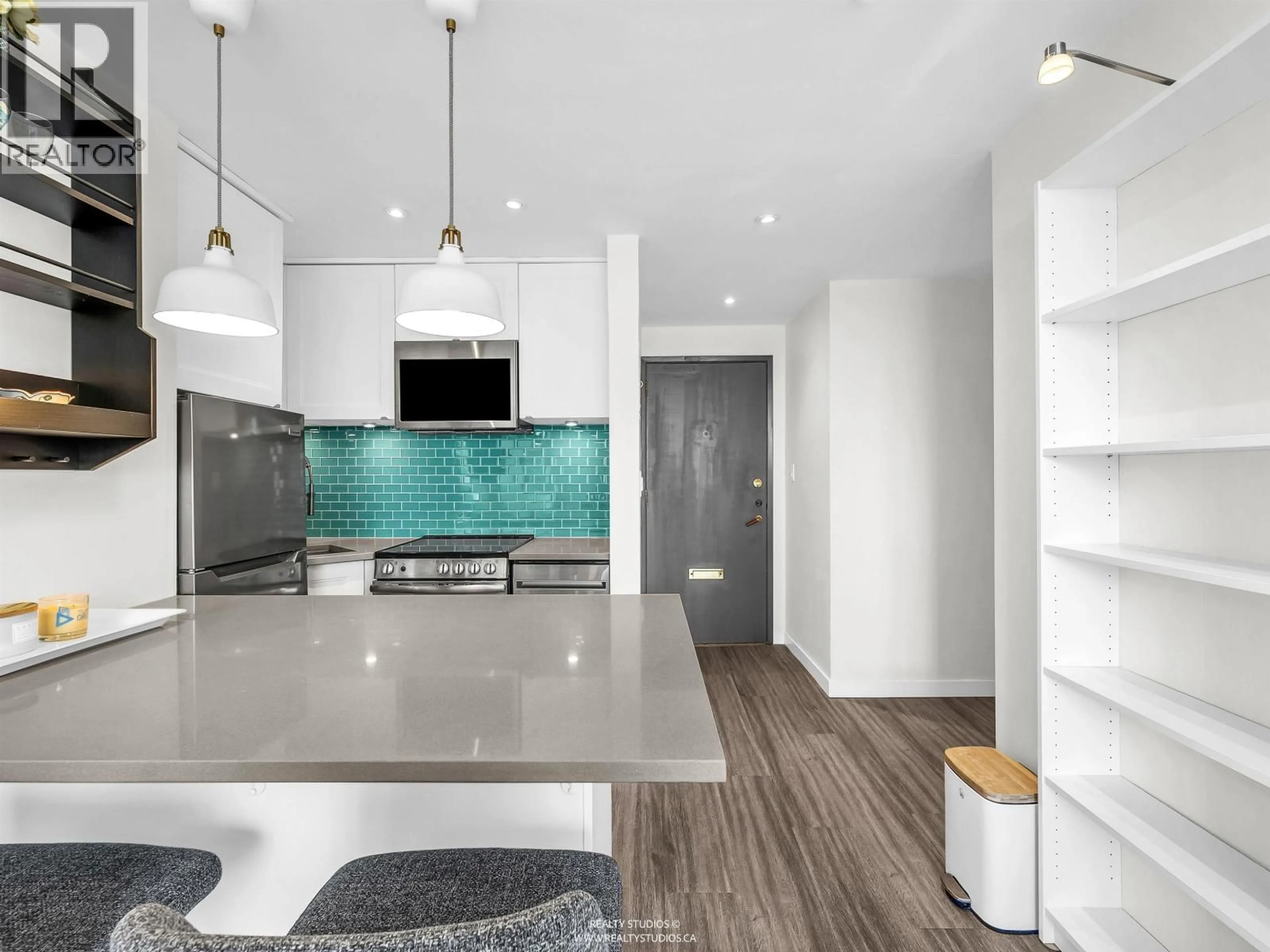 Contemporary kitchen, unknown for 501 - 1250 BURNABY STREET, Vancouver British Columbia V6E1P5