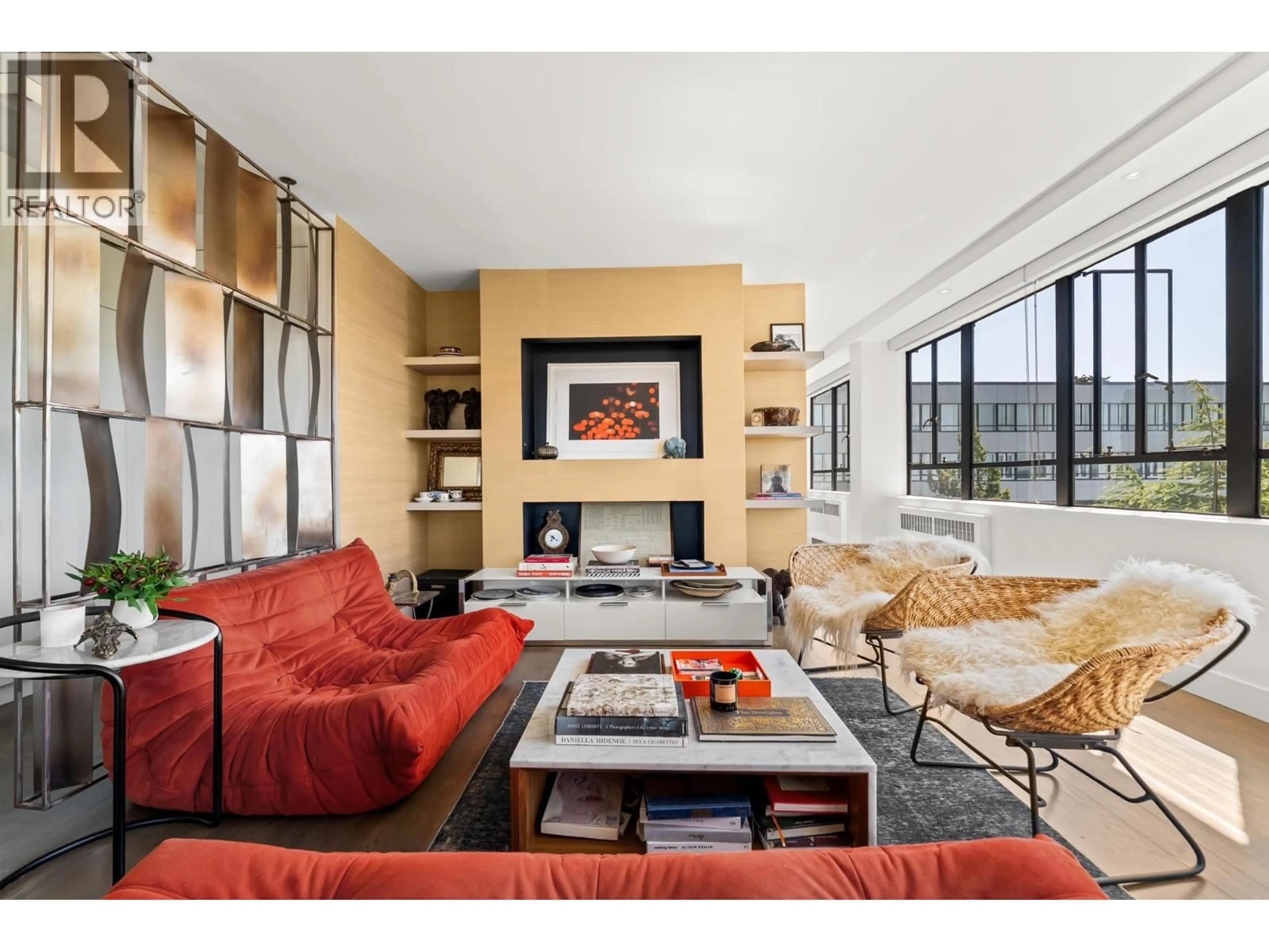 Living room with furniture, unknown for 724 - 1445 MARPOLE AVENUE, Vancouver British Columbia V6H1S5