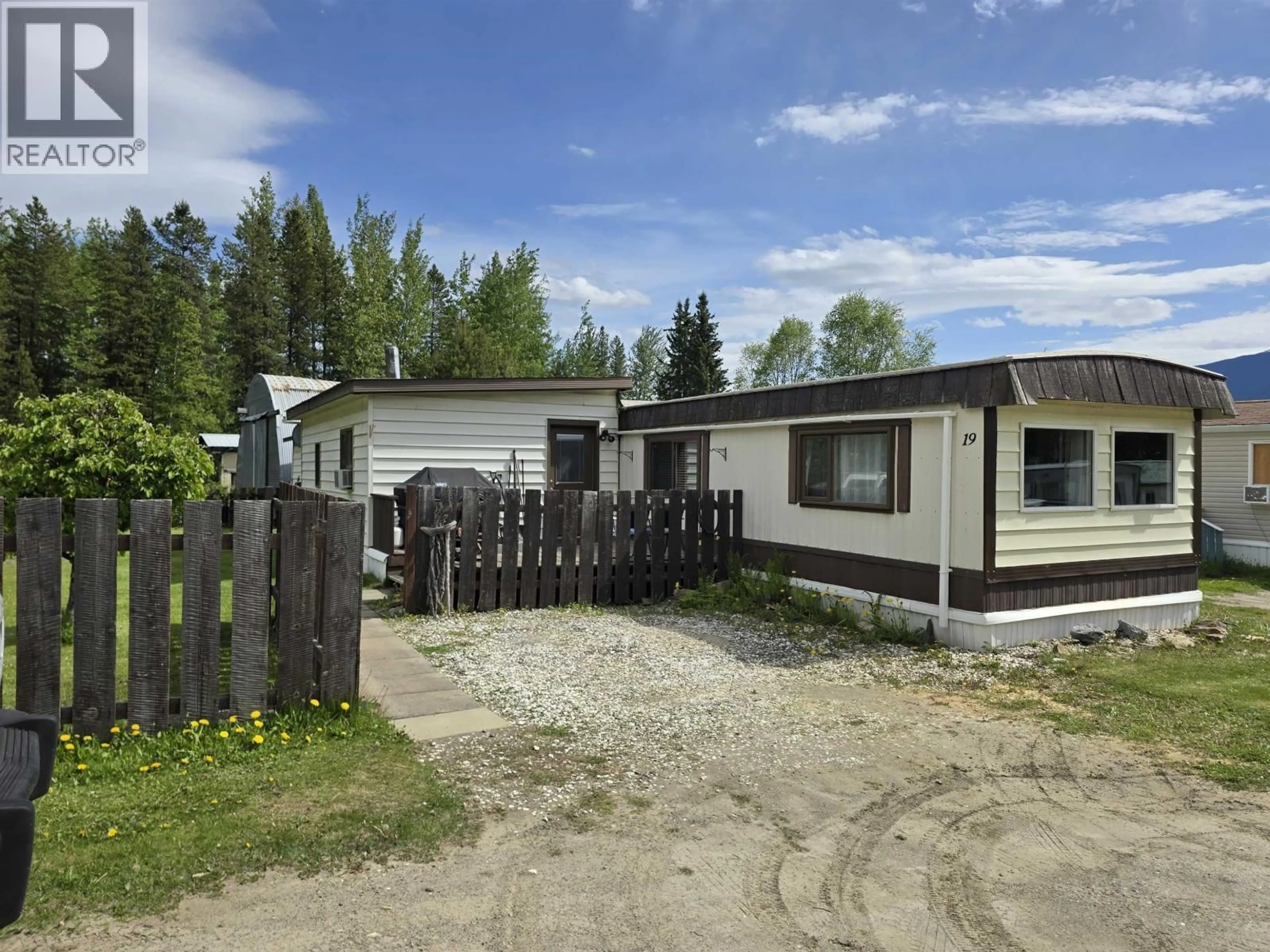 A pic from outside/outdoor area/front of a property/back of a property/a pic from drone, street for 19 - 95 MOUNTAIN VIEW ROAD, McBride British Columbia V0J2E0