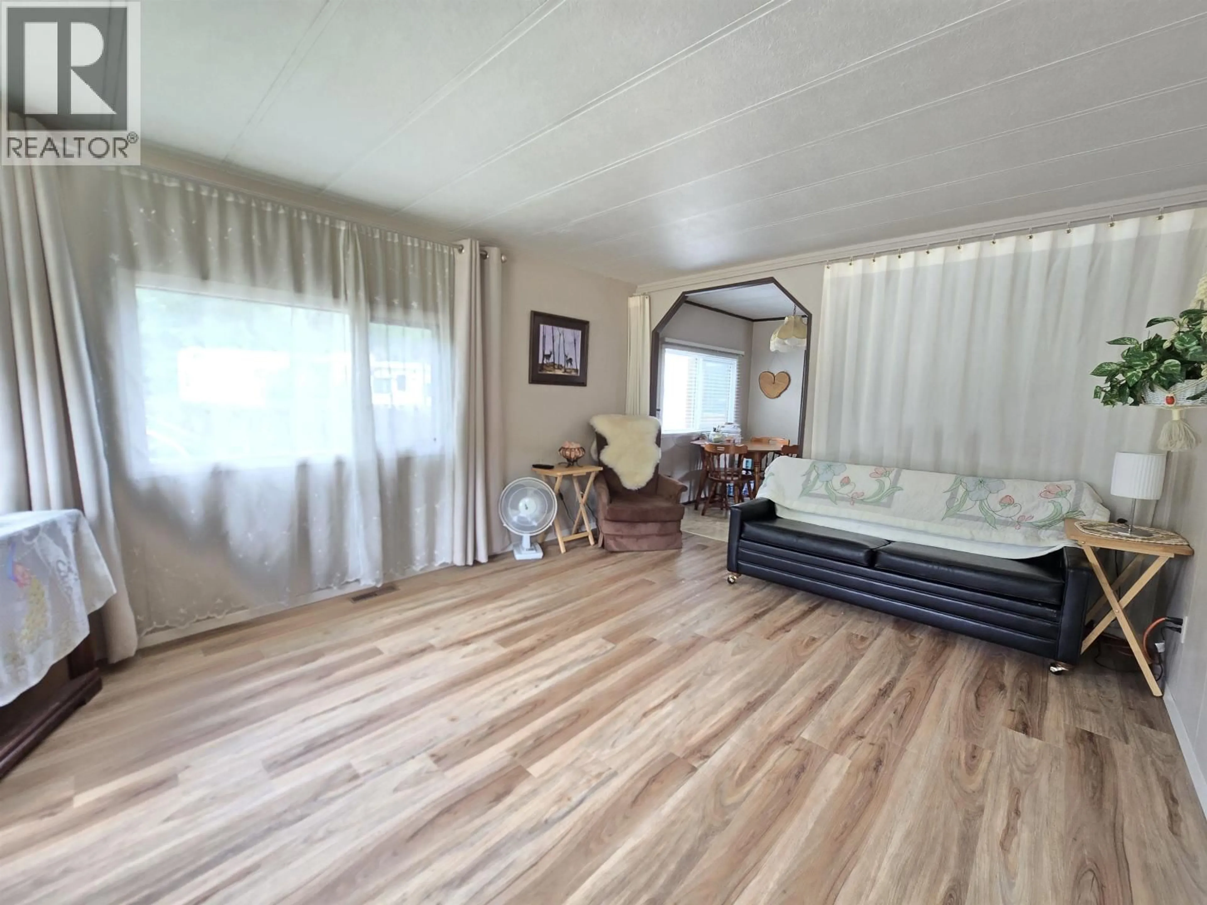 Living room with furniture, wood/laminate floor for 19 - 95 MOUNTAIN VIEW ROAD, McBride British Columbia V0J2E0