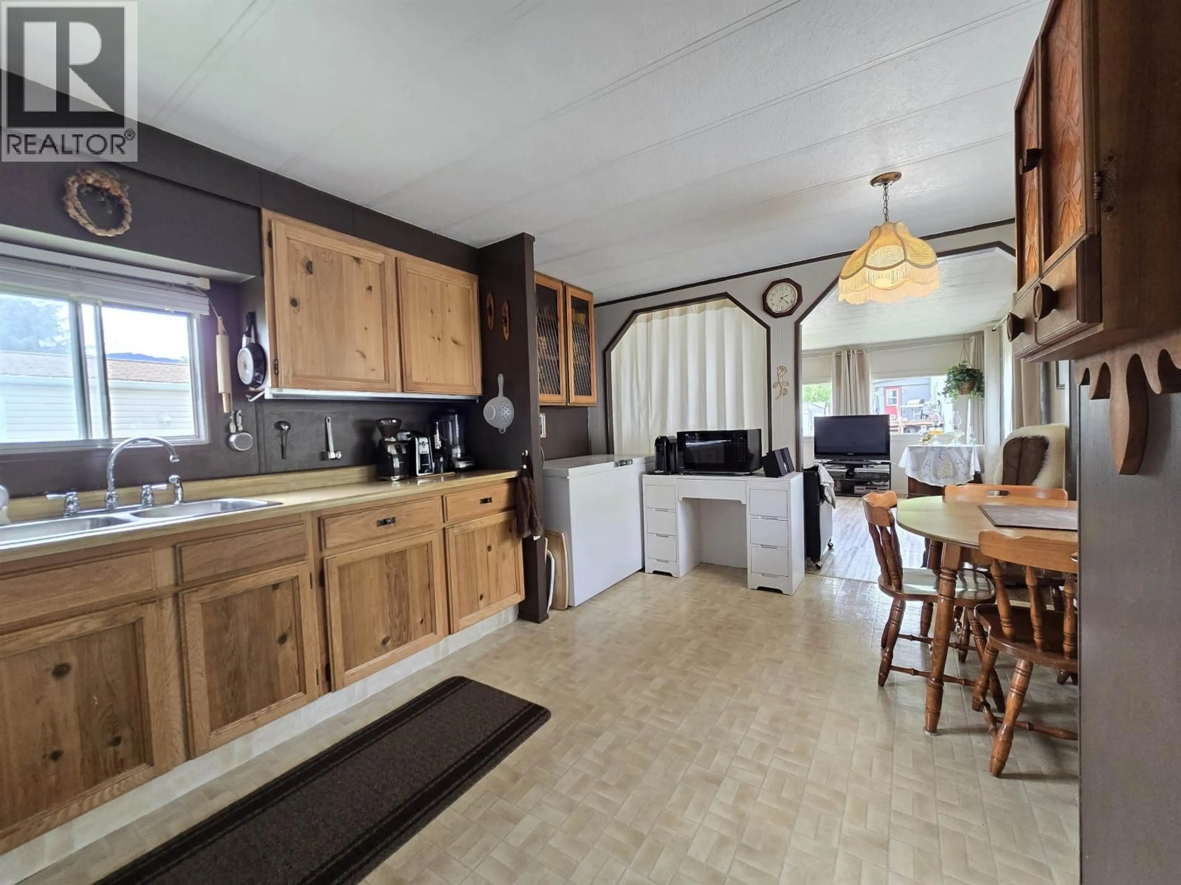 Standard kitchen, unknown for 19 - 95 MOUNTAIN VIEW ROAD, McBride British Columbia V0J2E0