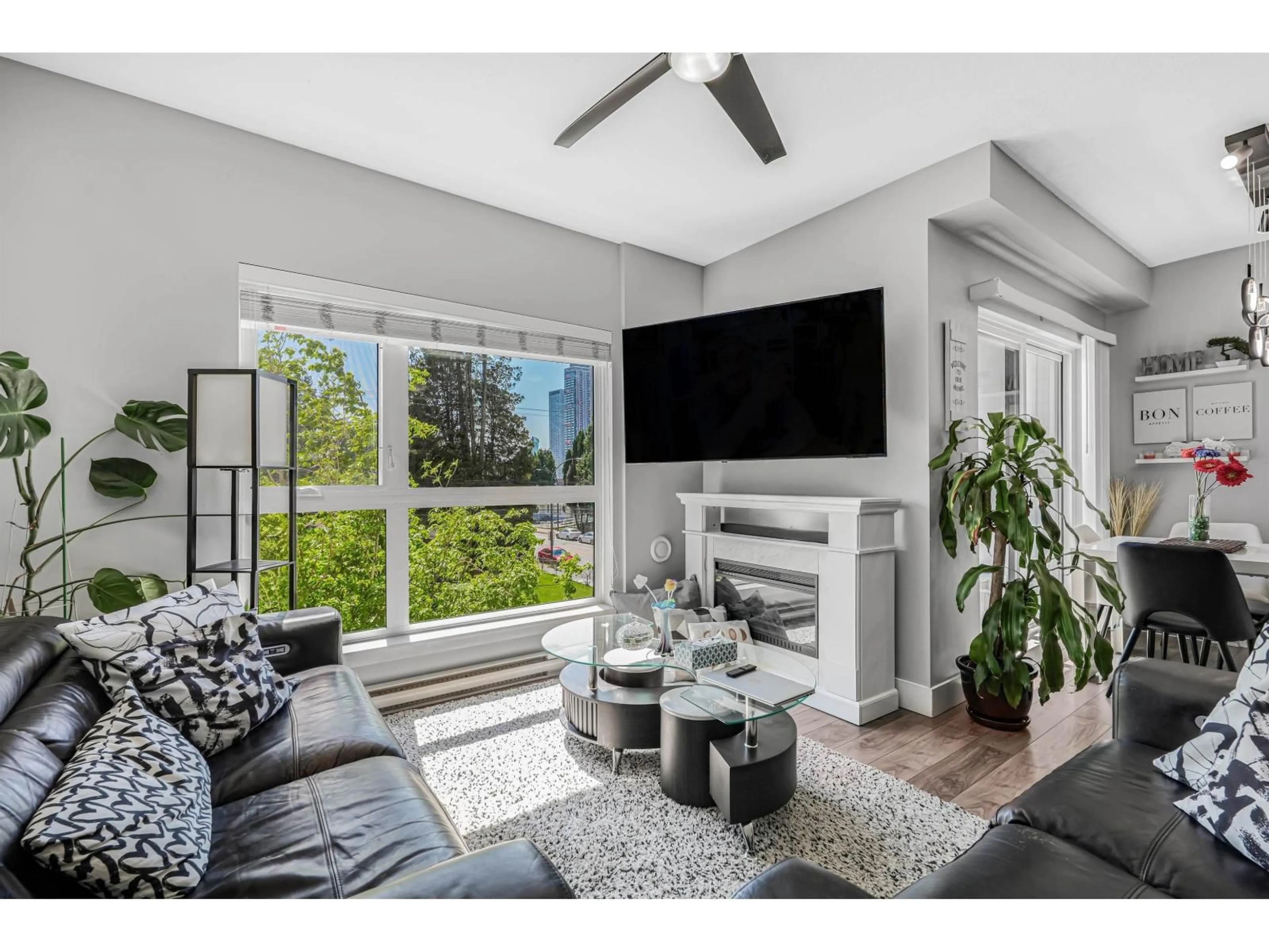 Living room with furniture, unknown for 202 - 13733 107A STREET, Surrey British Columbia V3T0B7