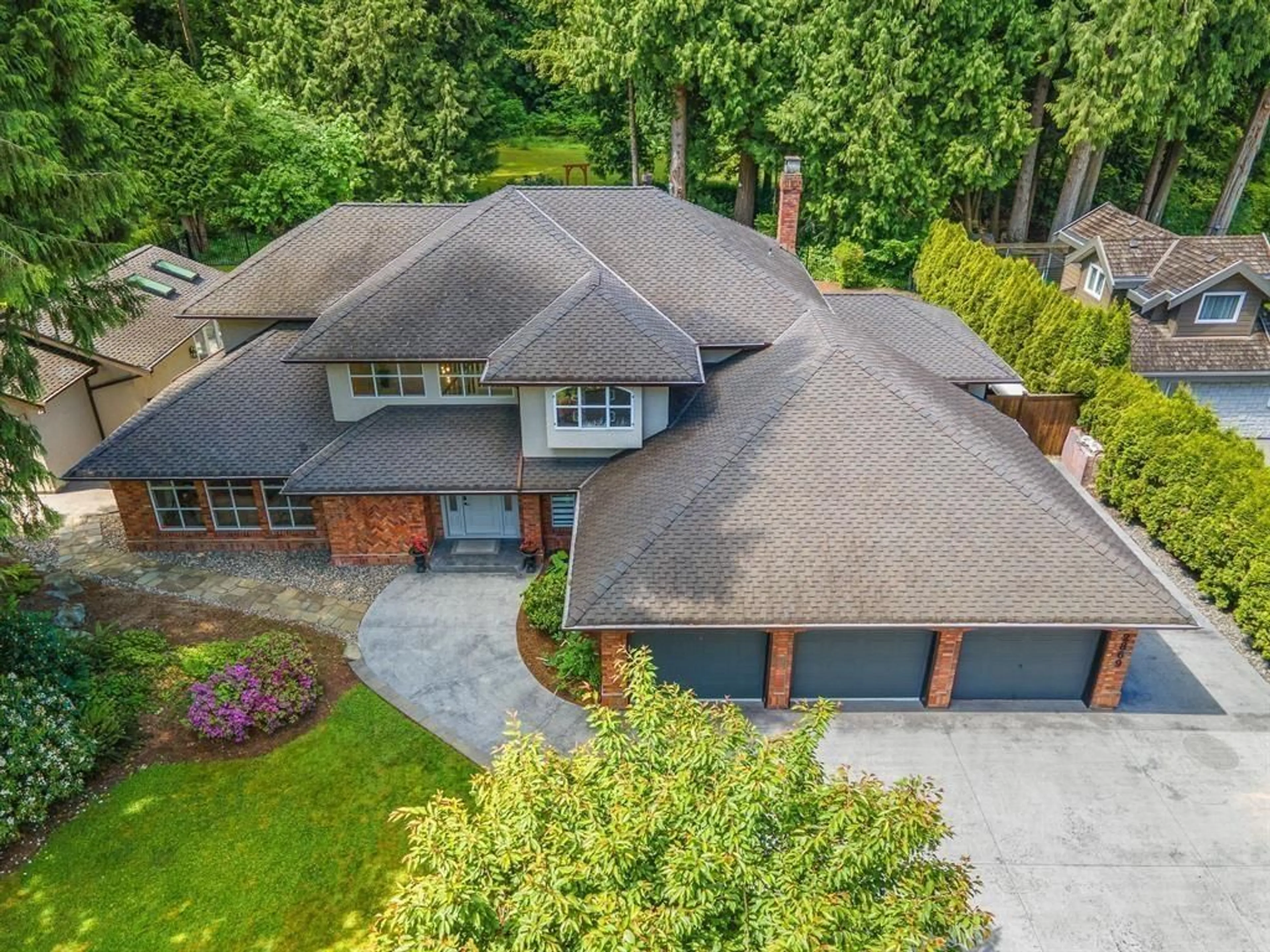 A pic from outside/outdoor area/front of a property/back of a property/a pic from drone, street for 2869 138 STREET, Surrey British Columbia V4P1T6