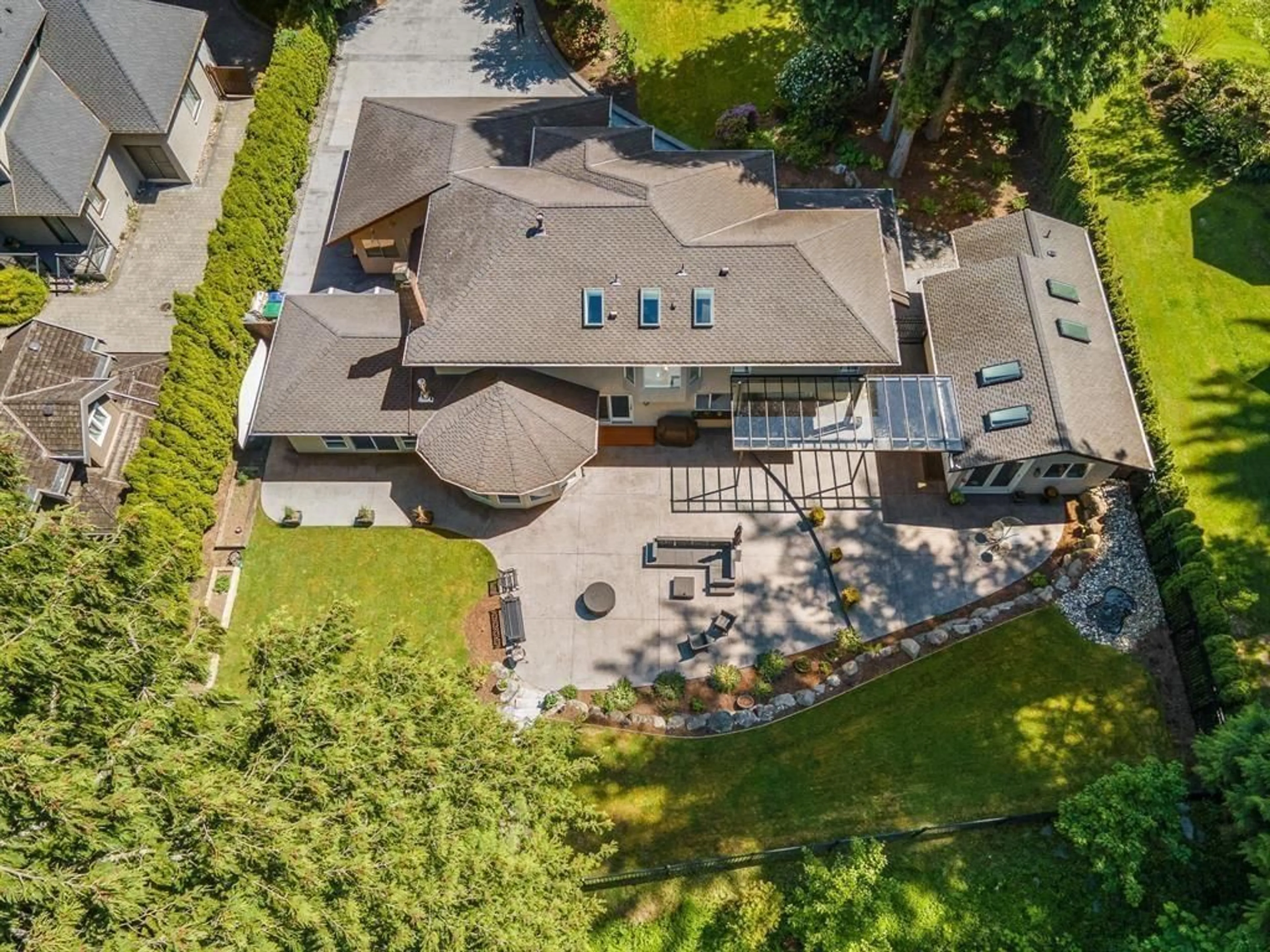 A pic from outside/outdoor area/front of a property/back of a property/a pic from drone, unknown for 2869 138 STREET, Surrey British Columbia V4P1T6