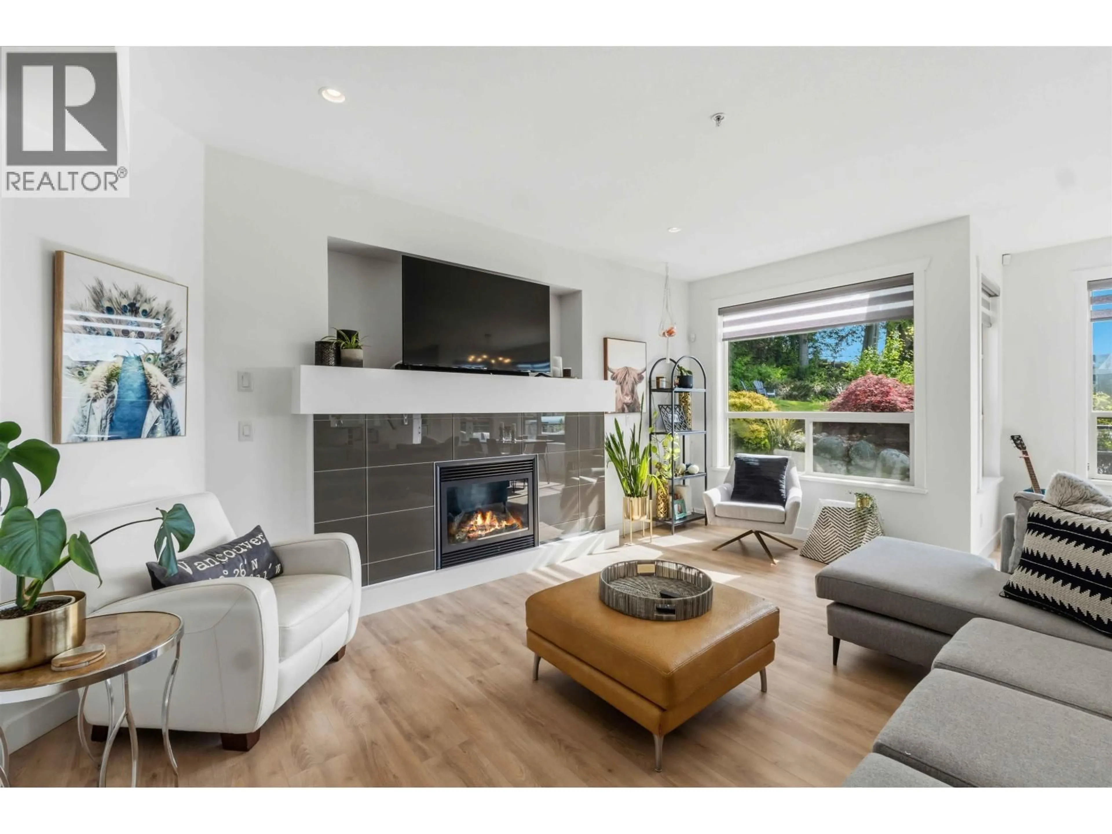 Living room with furniture, unknown for 10639 249 STREET, Maple Ridge British Columbia V2W0E1