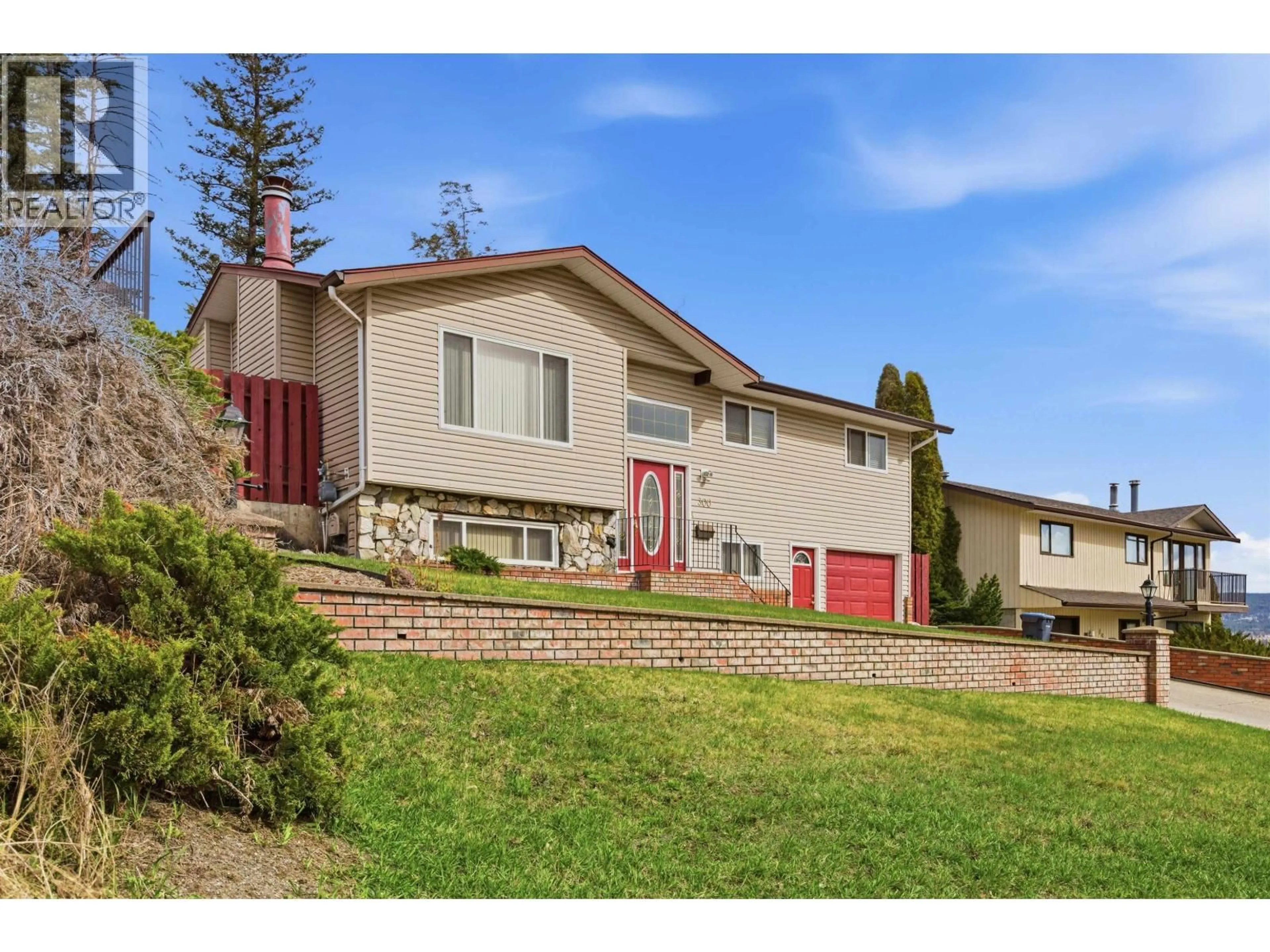 Home with vinyl exterior material, mountain view for 300 MIDNIGHT DRIVE, Williams Lake British Columbia V2G4E2