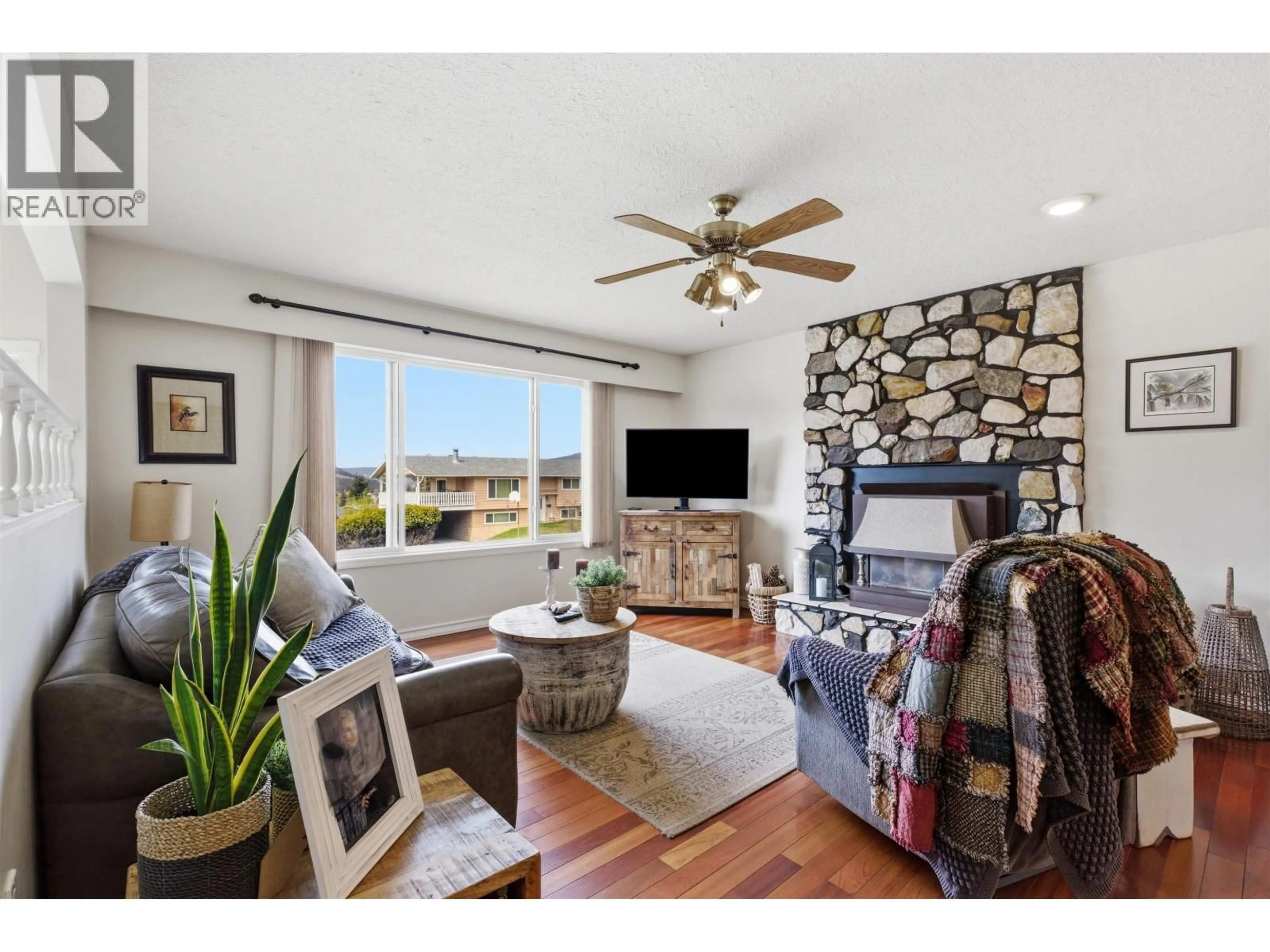 Living room with furniture, wood/laminate floor for 300 MIDNIGHT DRIVE, Williams Lake British Columbia V2G4E2