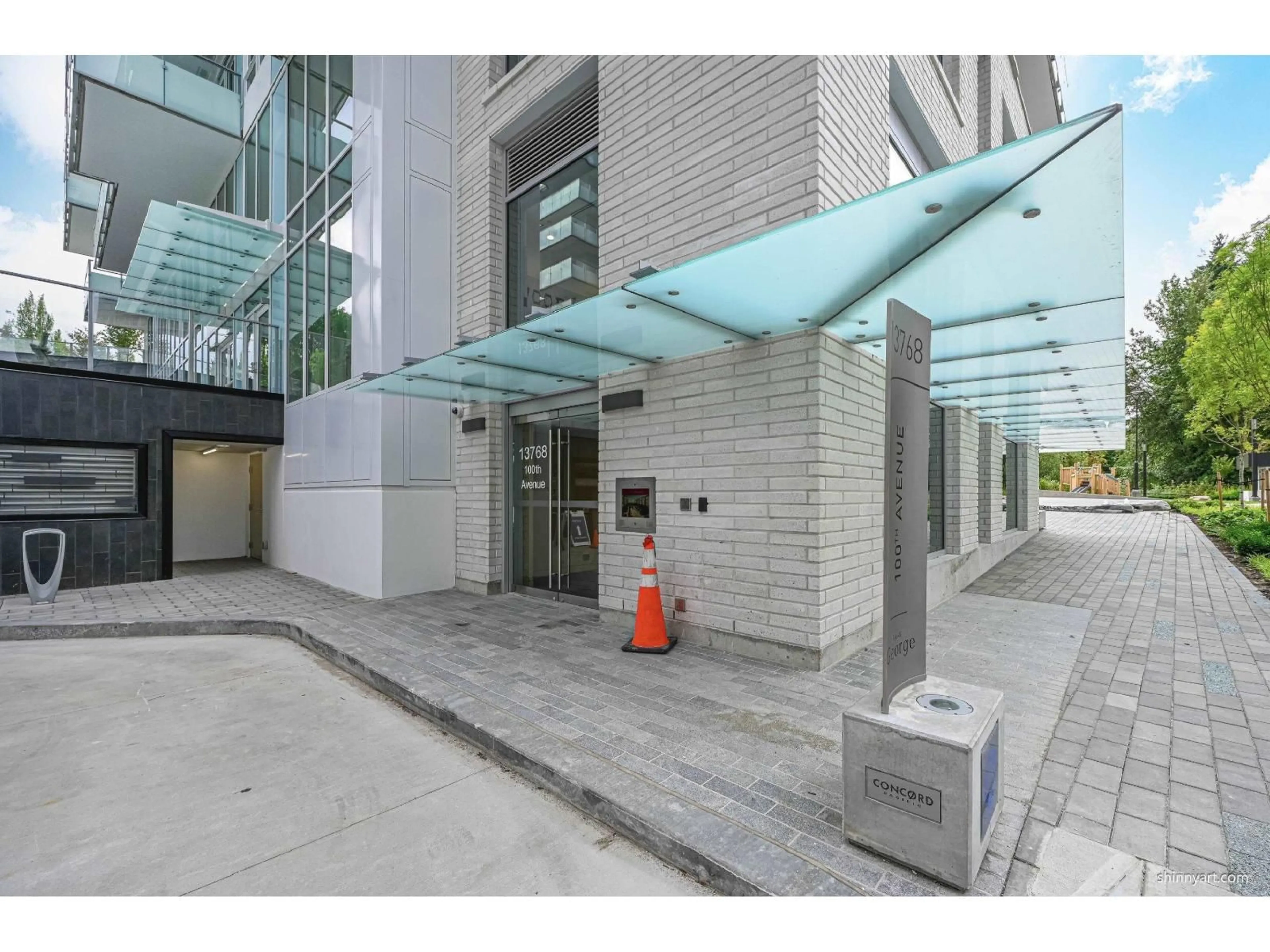 Indoor foyer for 2106 - 13768 100 AVENUE, Surrey British Columbia V3T0V2