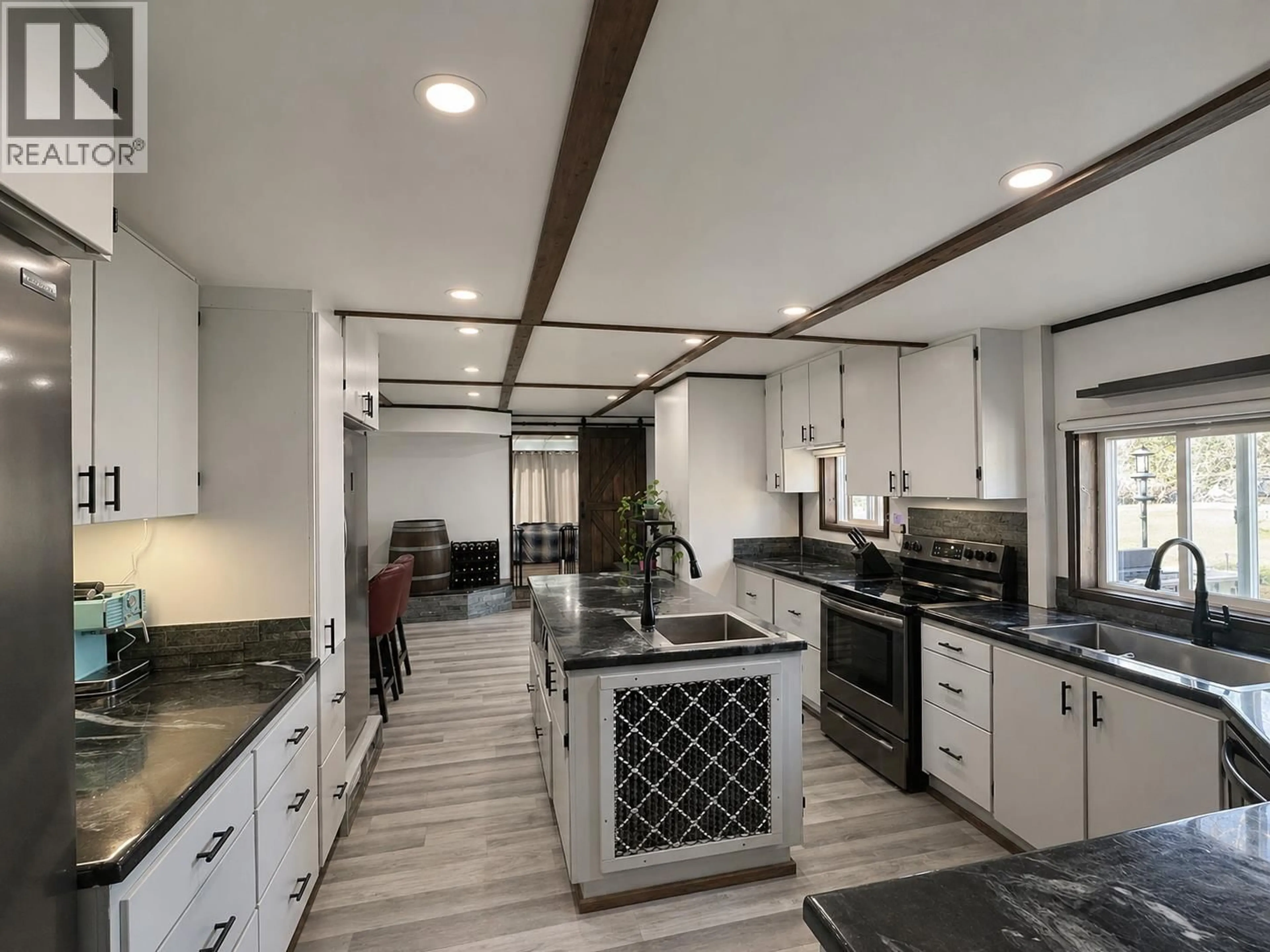 Open concept kitchen, unknown for 41 CEDAR STREET, Valemount British Columbia V0E2Z0