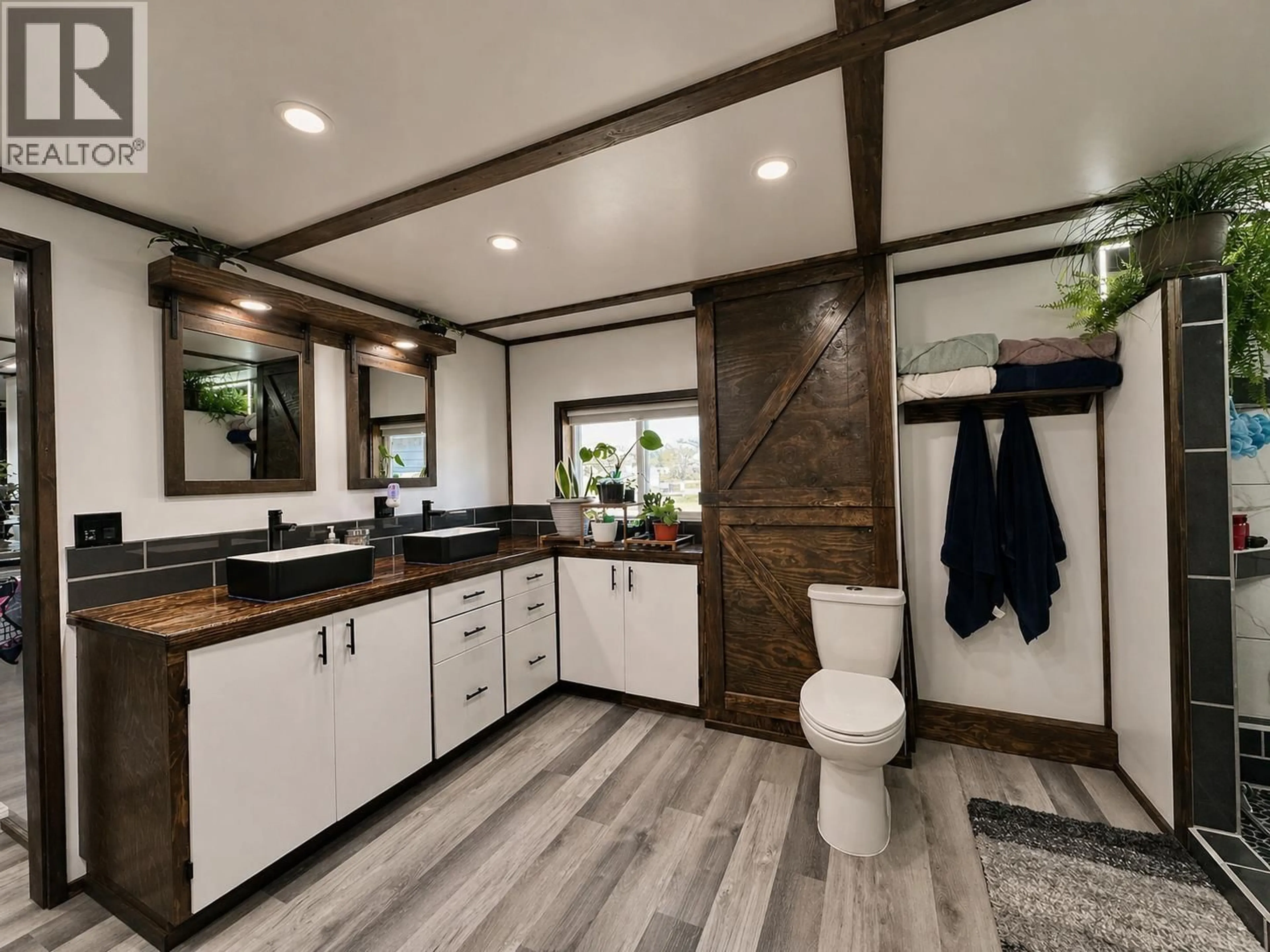Contemporary bathroom, ceramic/tile floor for 41 CEDAR STREET, Valemount British Columbia V0E2Z0