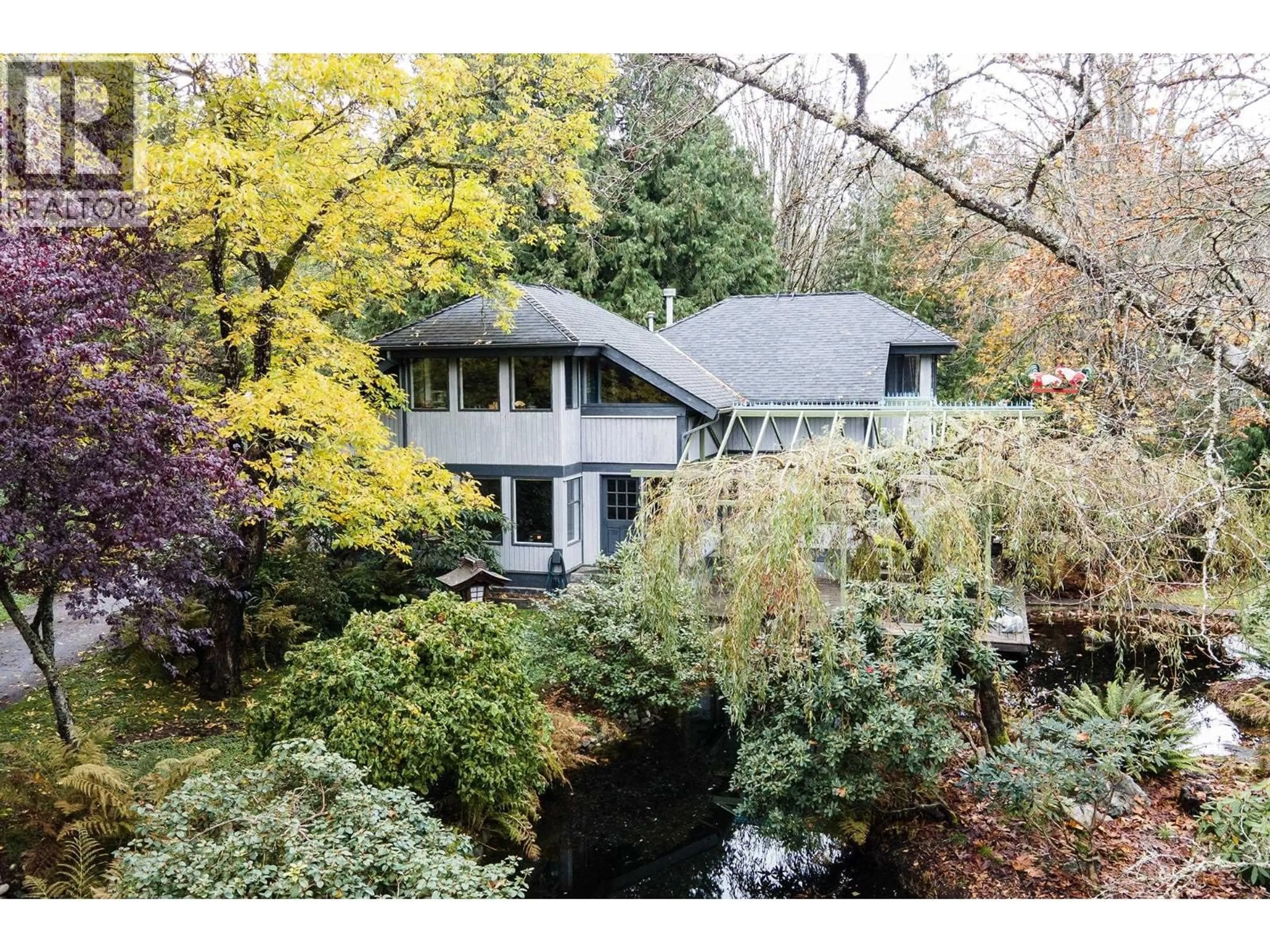 A pic from outside/outdoor area/front of a property/back of a property/a pic from drone, unknown for 896 CHARMAN ROAD, Gibsons British Columbia V0N1V4