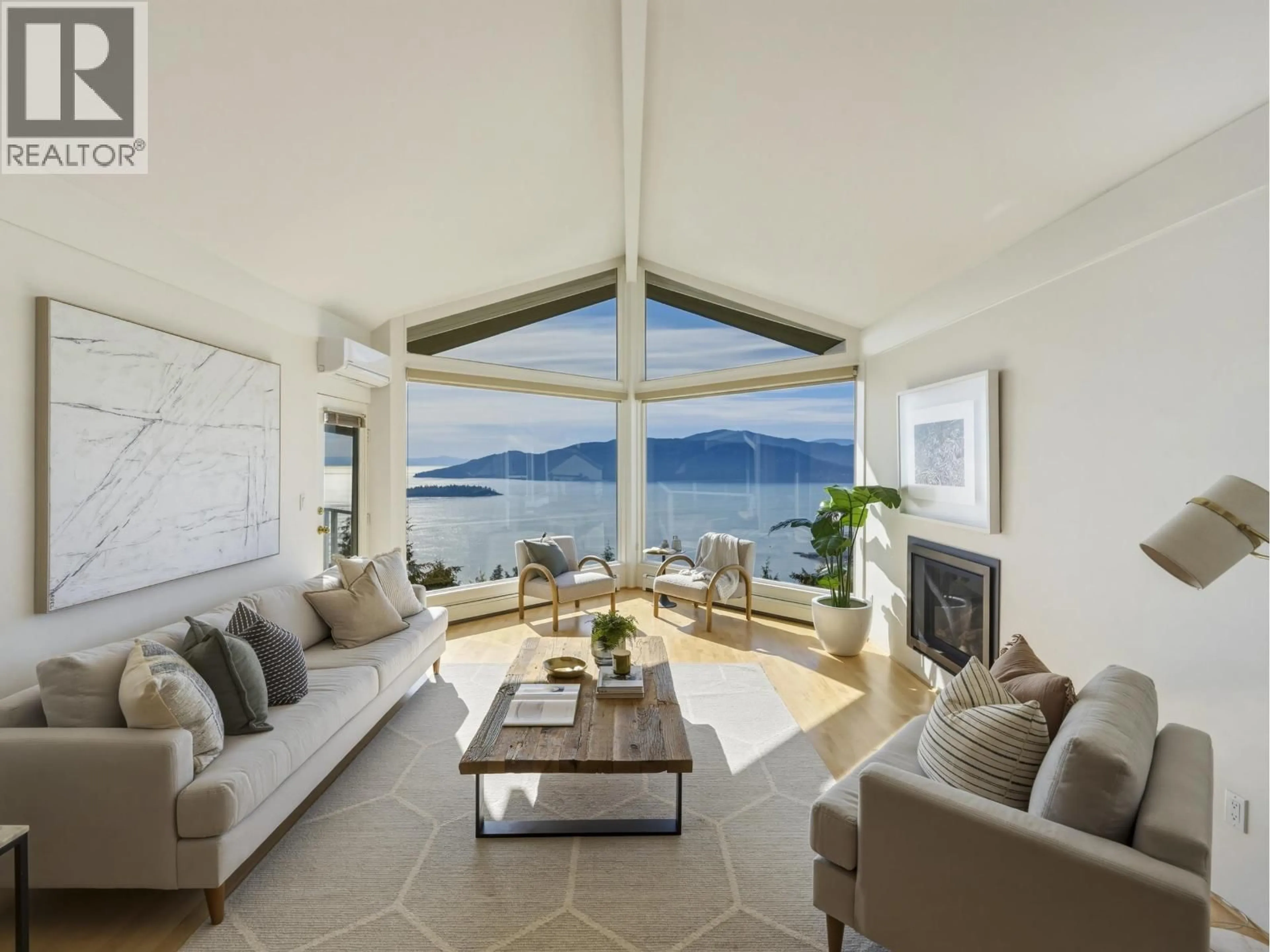 Living room with furniture, unknown for 5447 MONTE BRE PLACE, West Vancouver British Columbia V7W3A8