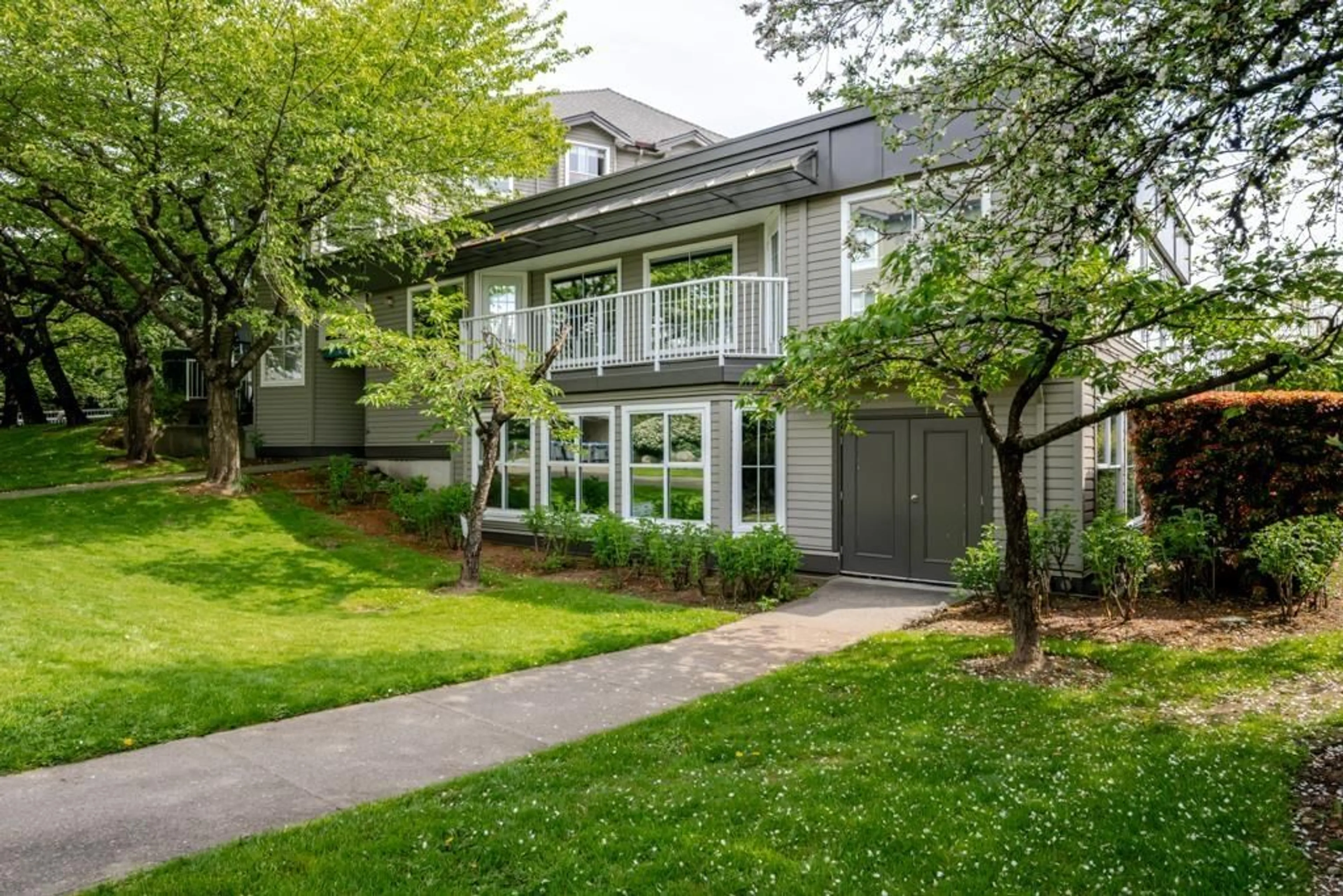 Unknown for 201 - 15150 108 AVENUE, Surrey British Columbia V3R0V1