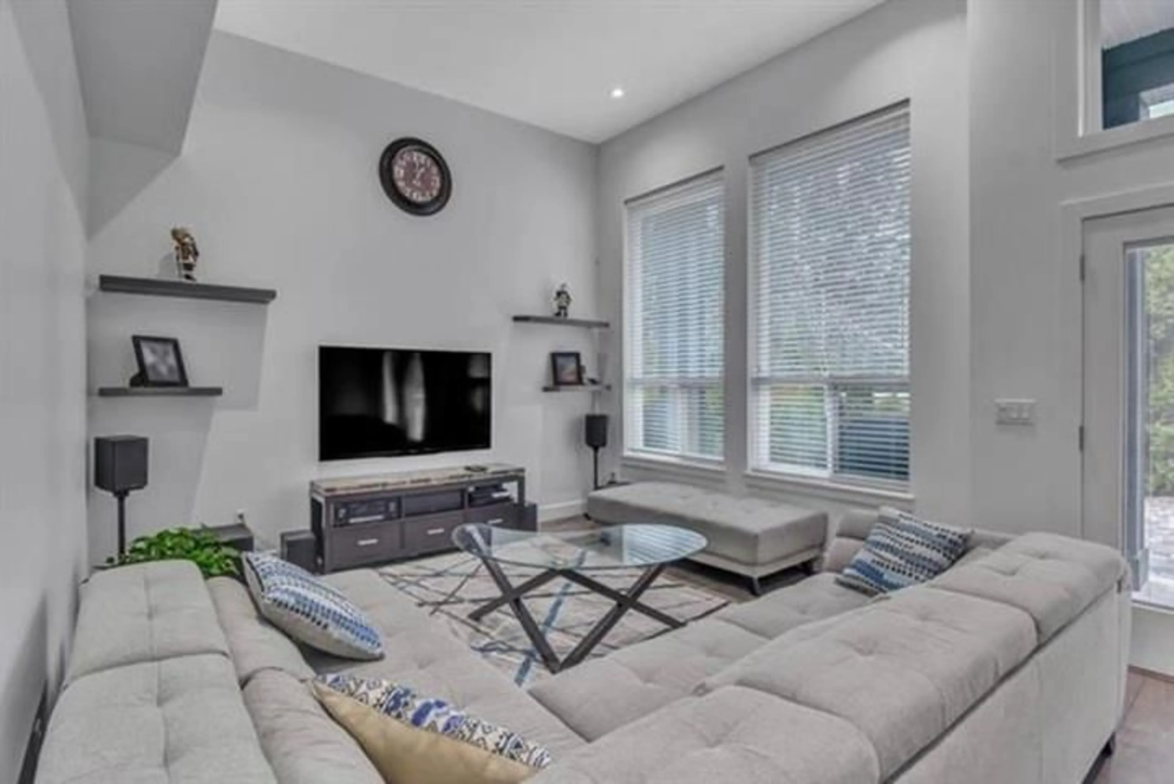 Living room with furniture, unknown for 1892 KING GEORGE BOULEVARD, Surrey British Columbia V4A5A1
