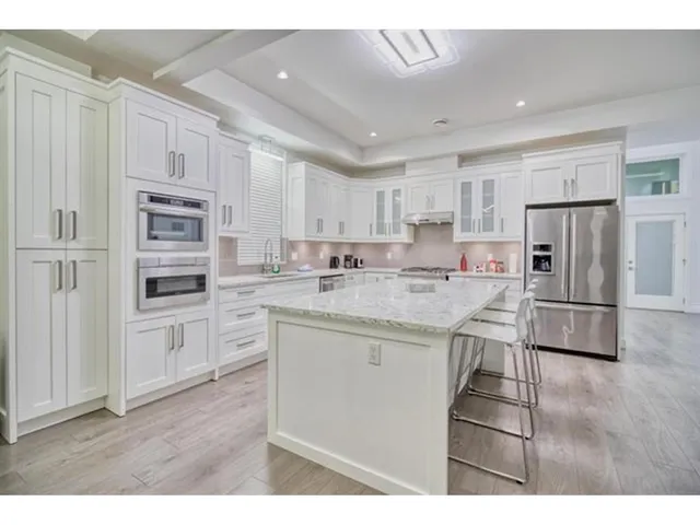 1892 KING GEORGE BOULEVARD, Surrey 4