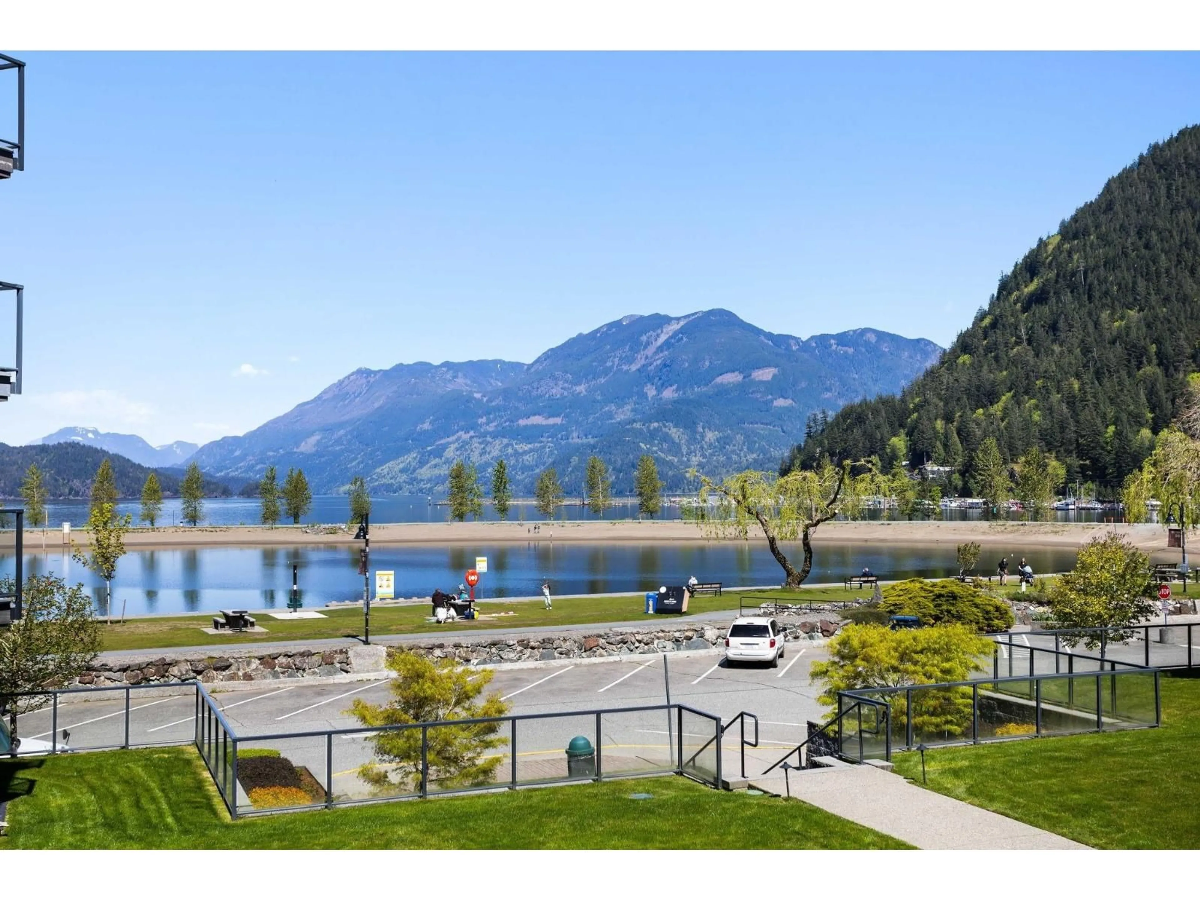 Patio, water/lake/river/ocean view for 214 - 378 ESPLANADE AVENUE, Harrison Hot Springs British Columbia V0M1A3
