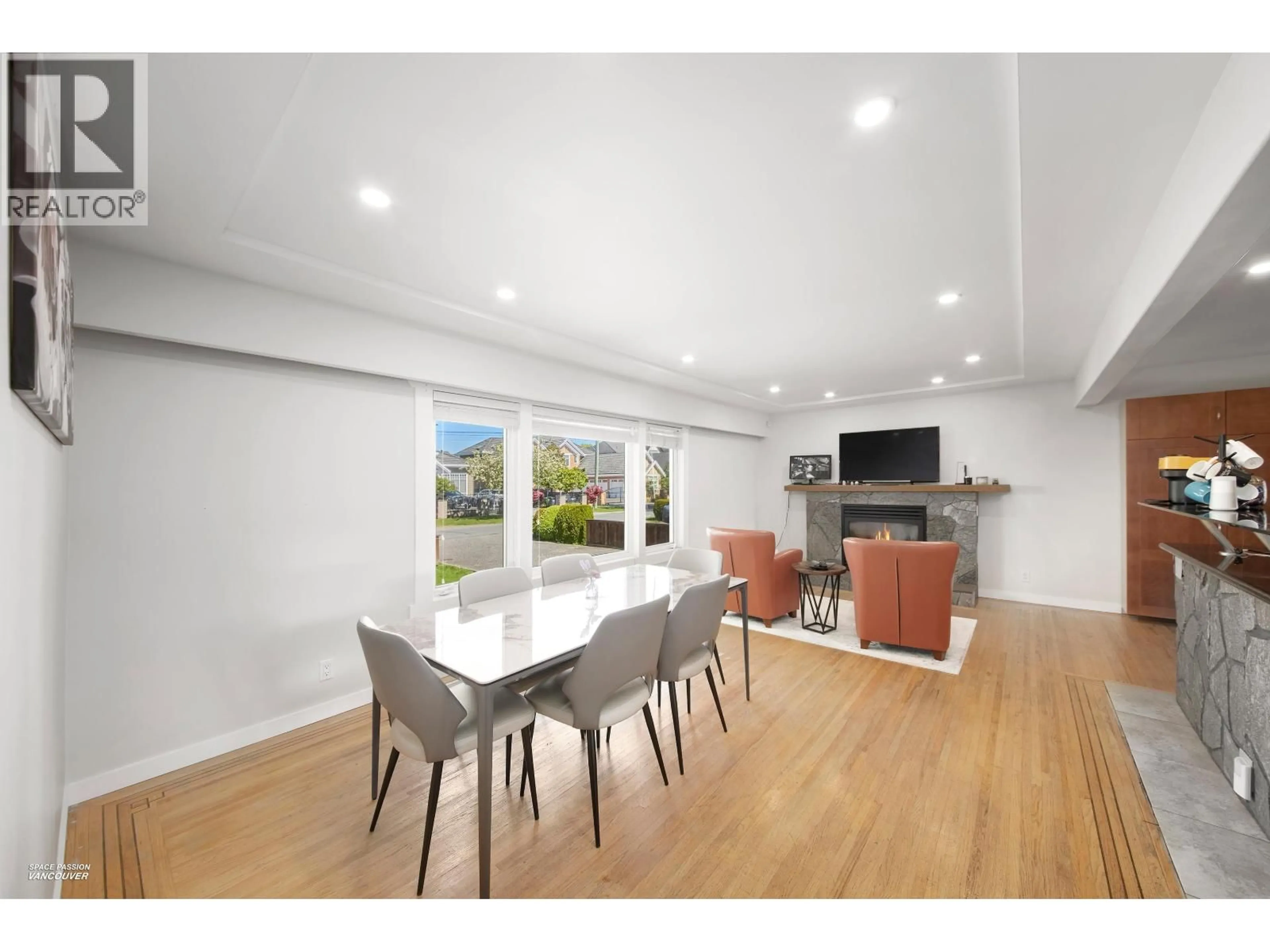 Dining room, wood/laminate floor for 3600 RAYMOND AVENUE, Richmond British Columbia V7E1B1