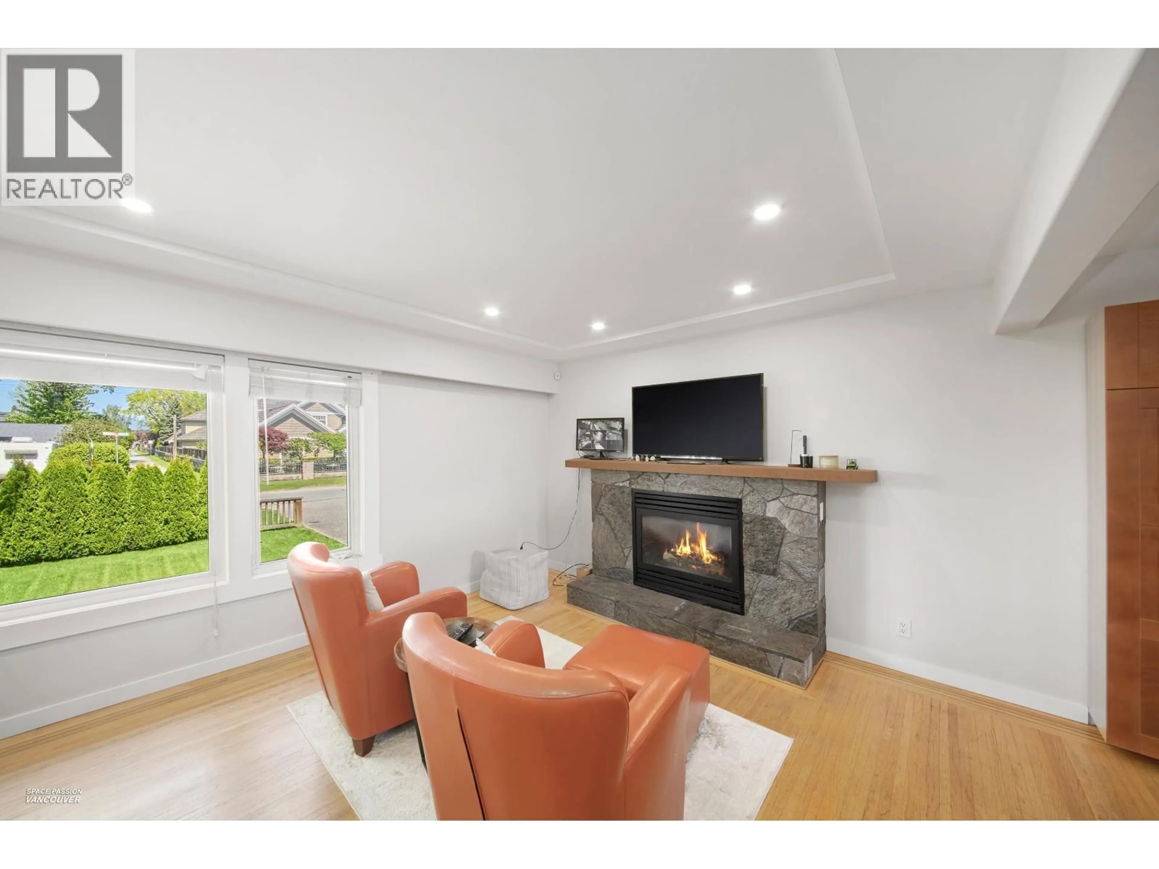 Living room with furniture, unknown for 3600 RAYMOND AVENUE, Richmond British Columbia V7E1B1