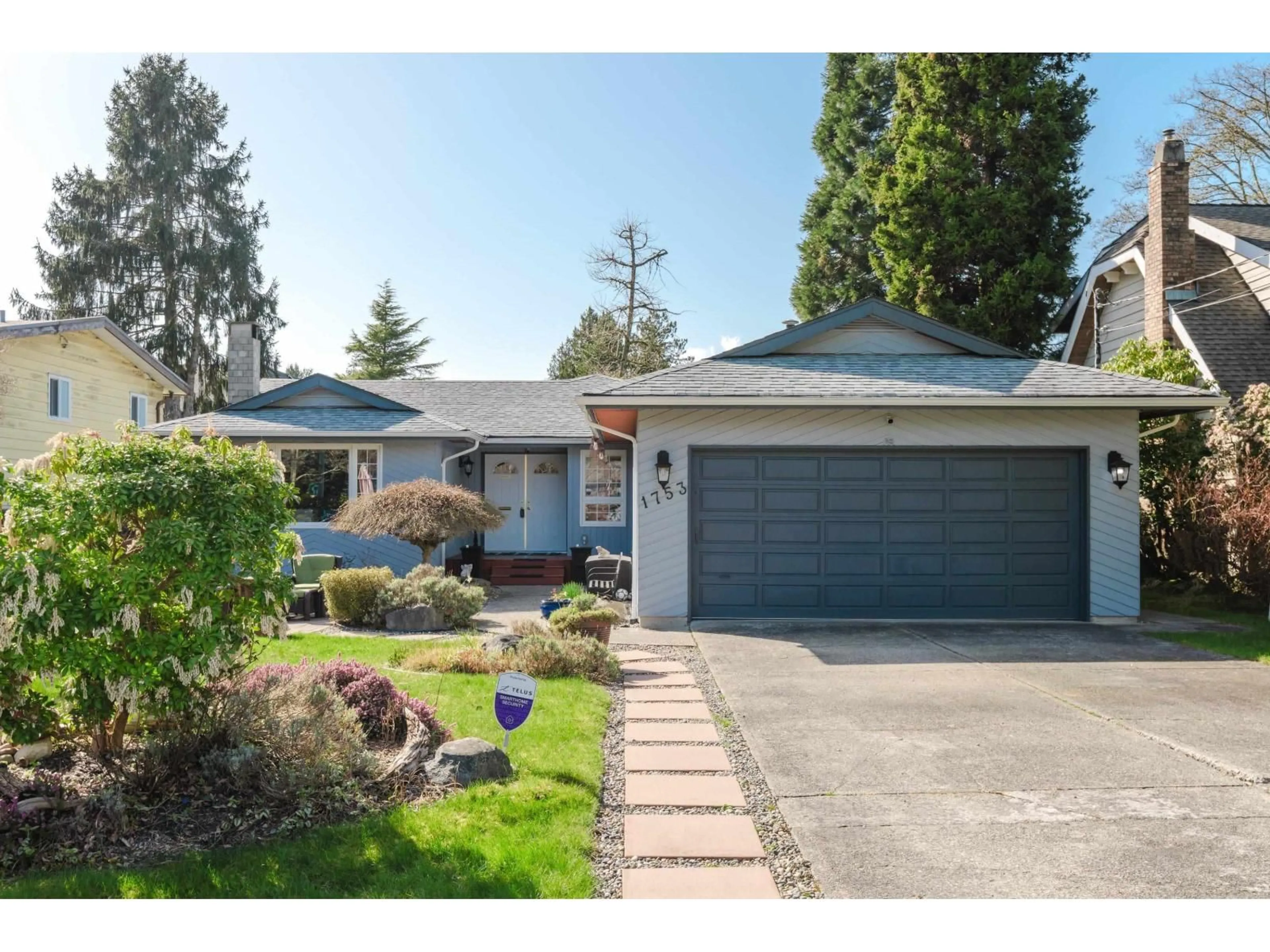 Home with vinyl exterior material, street for 1753 146 STREET, Surrey British Columbia V4A5V4