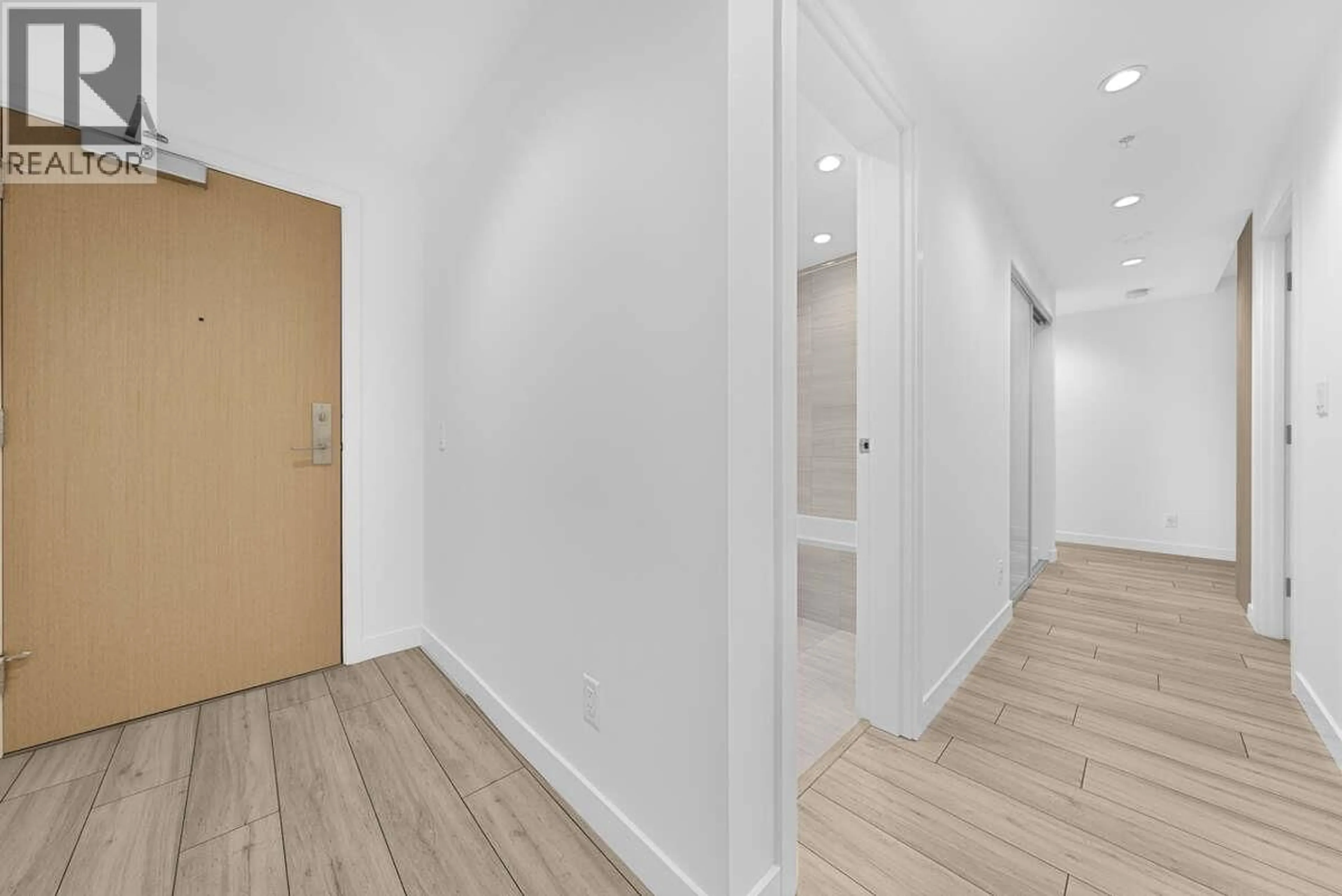Indoor foyer for 6080 MCKAY AVENUE, Burnaby British Columbia V5H0J4