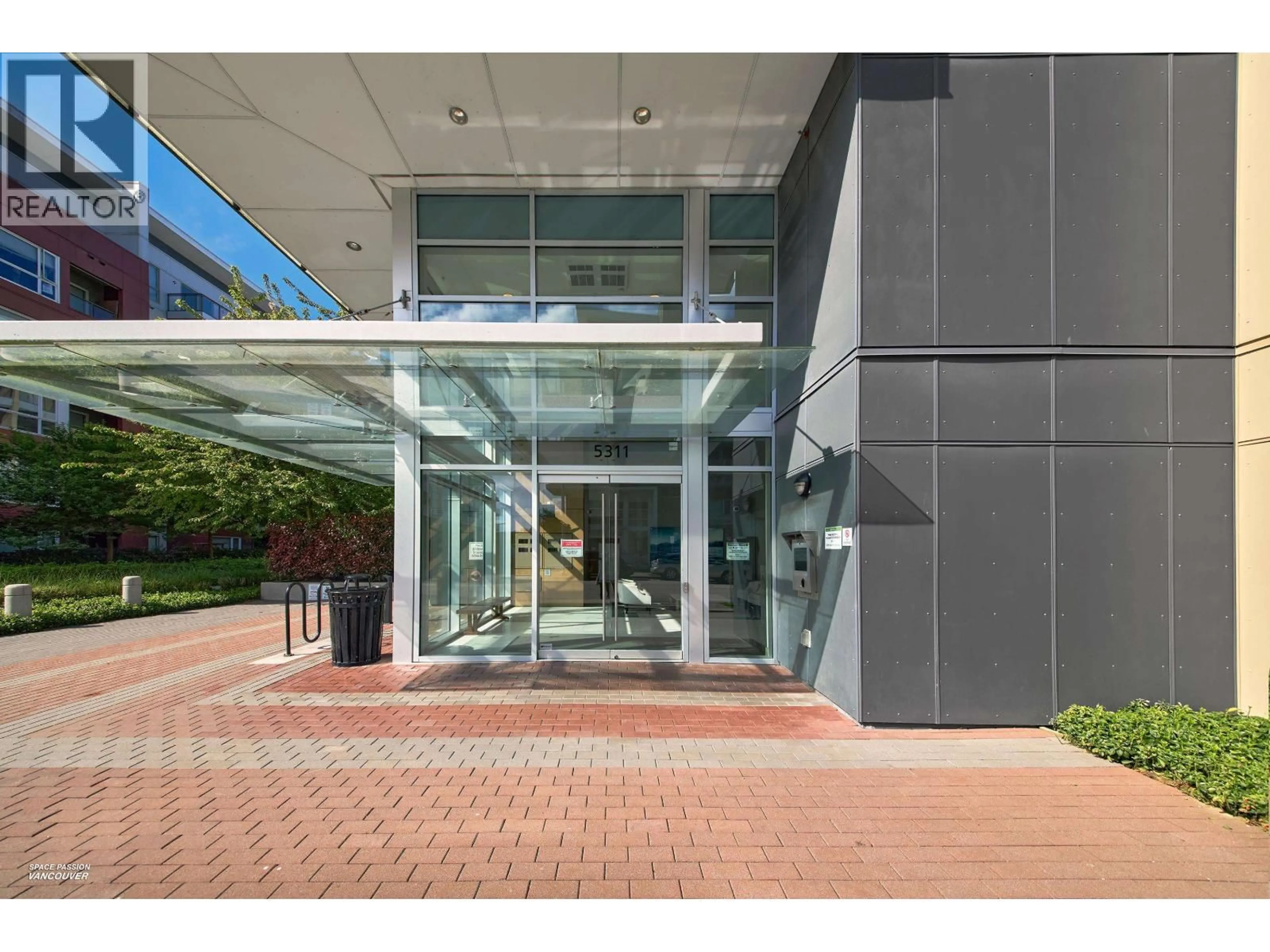 Indoor foyer for 609 - 5311 CEDARBRIDGE WAY, Richmond British Columbia V6X0M3