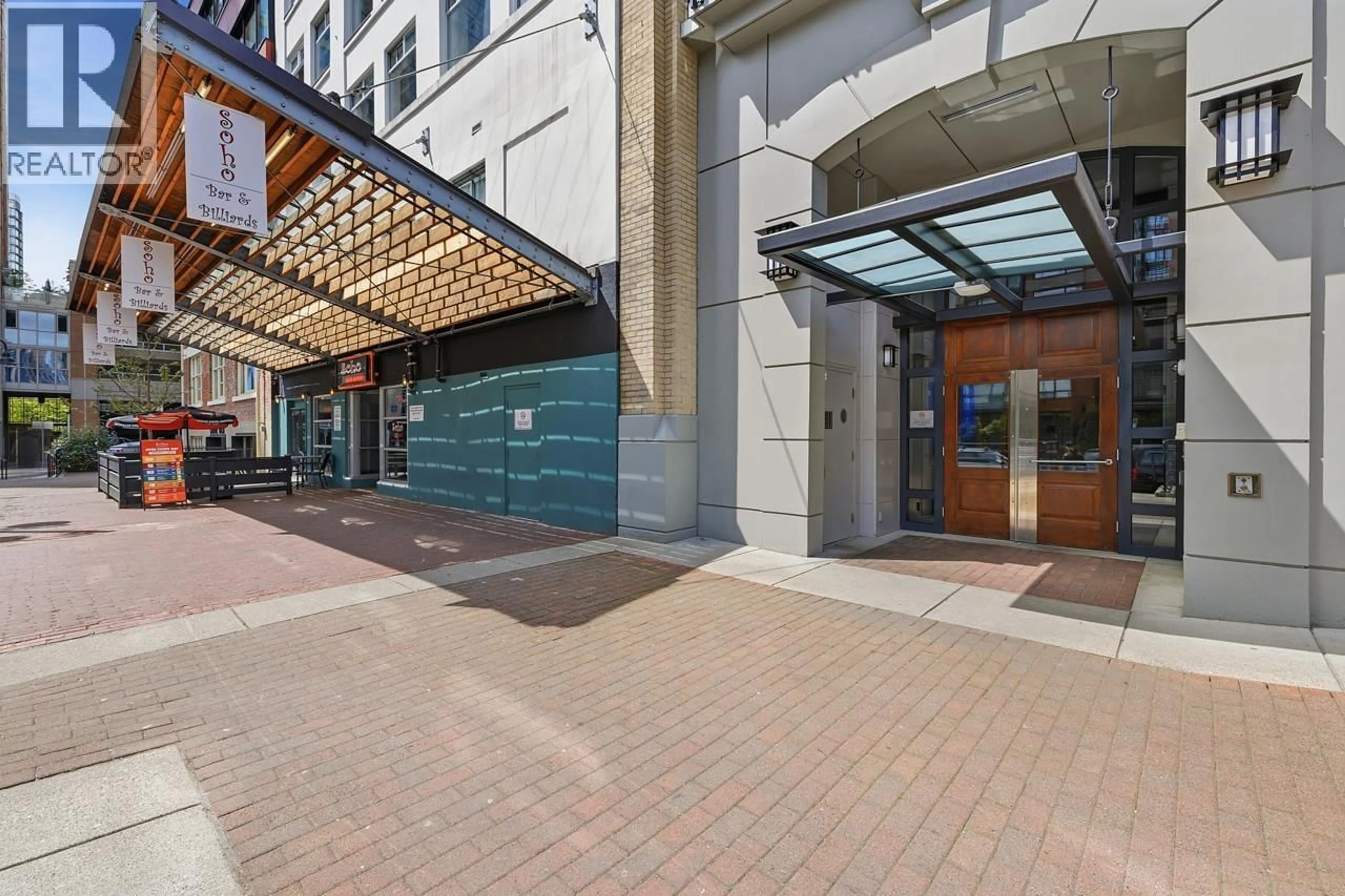 Indoor foyer for 407 - 1275 HAMILTON STREET, Vancouver British Columbia V6B1E2