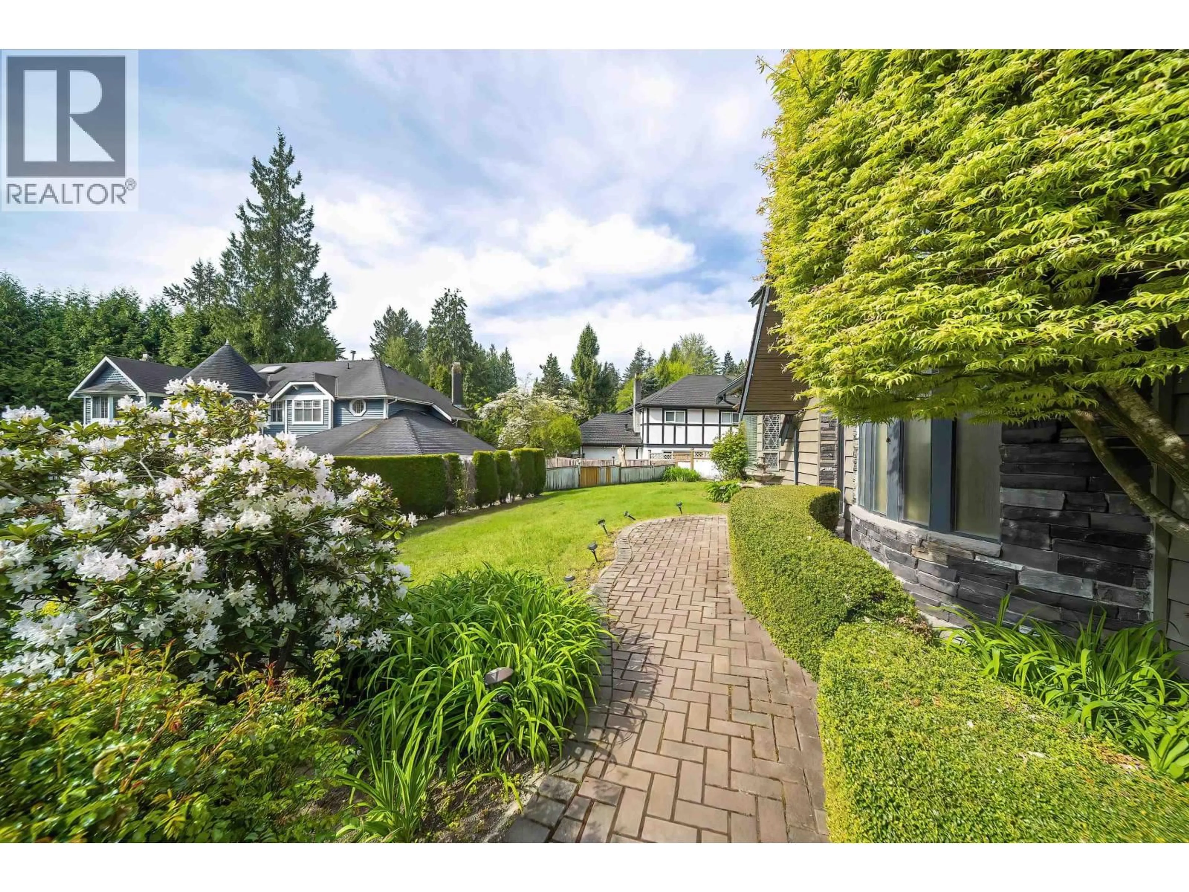 A pic from outside/outdoor area/front of a property/back of a property/a pic from drone, unknown for 435 INGLEWOOD AVENUE, Vancouver British Columbia V7T1X2