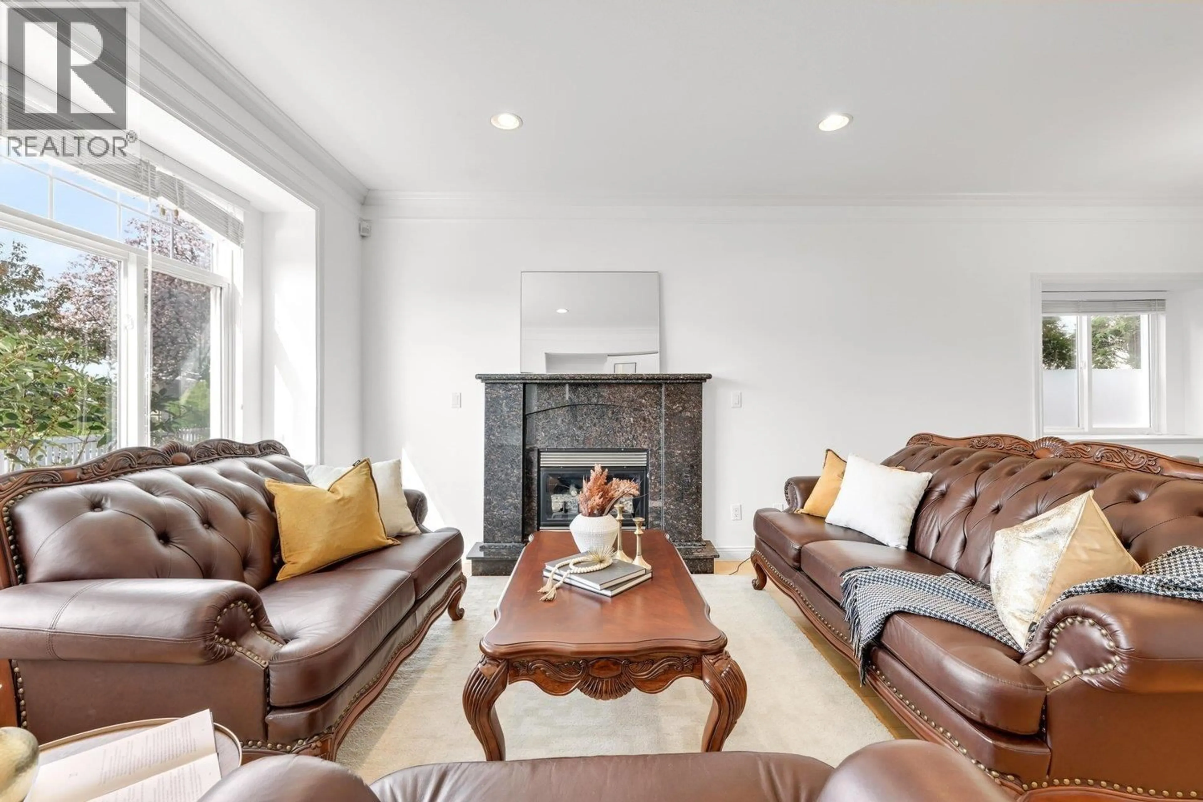 Living room with furniture, unknown for 6591 WINCH STREET, Burnaby British Columbia V5B2L5