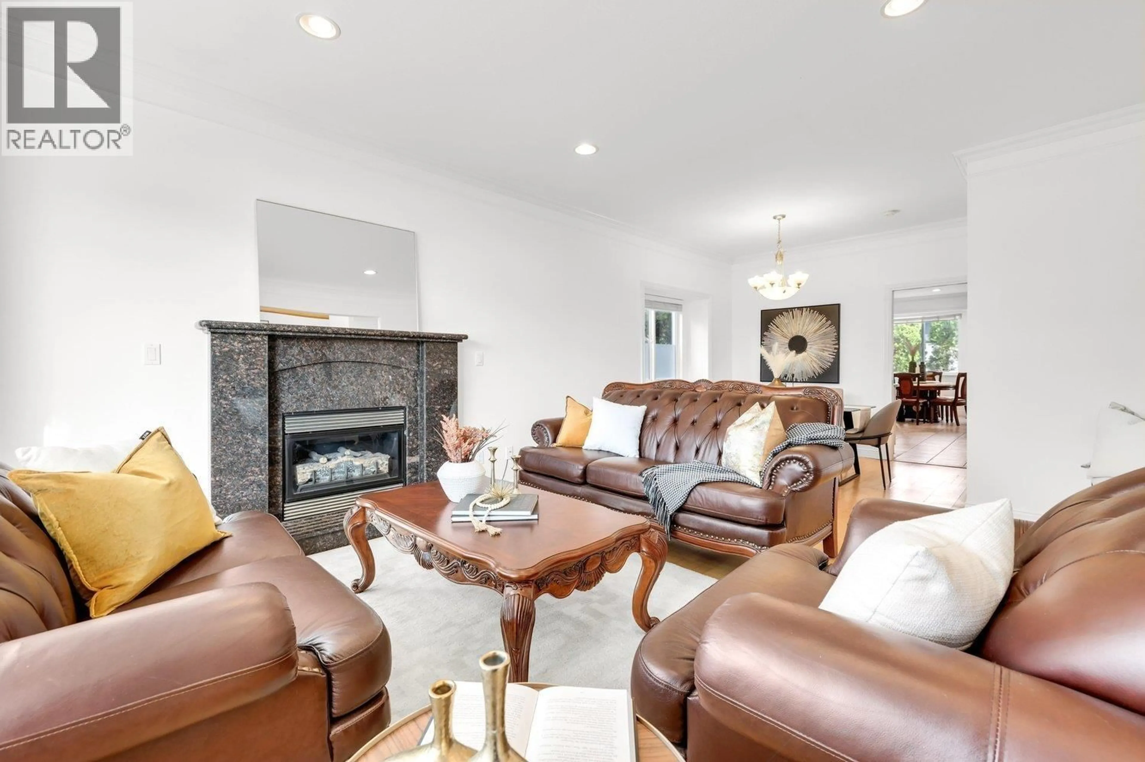 Living room with furniture, ceramic/tile floor for 6591 WINCH STREET, Burnaby British Columbia V5B2L5