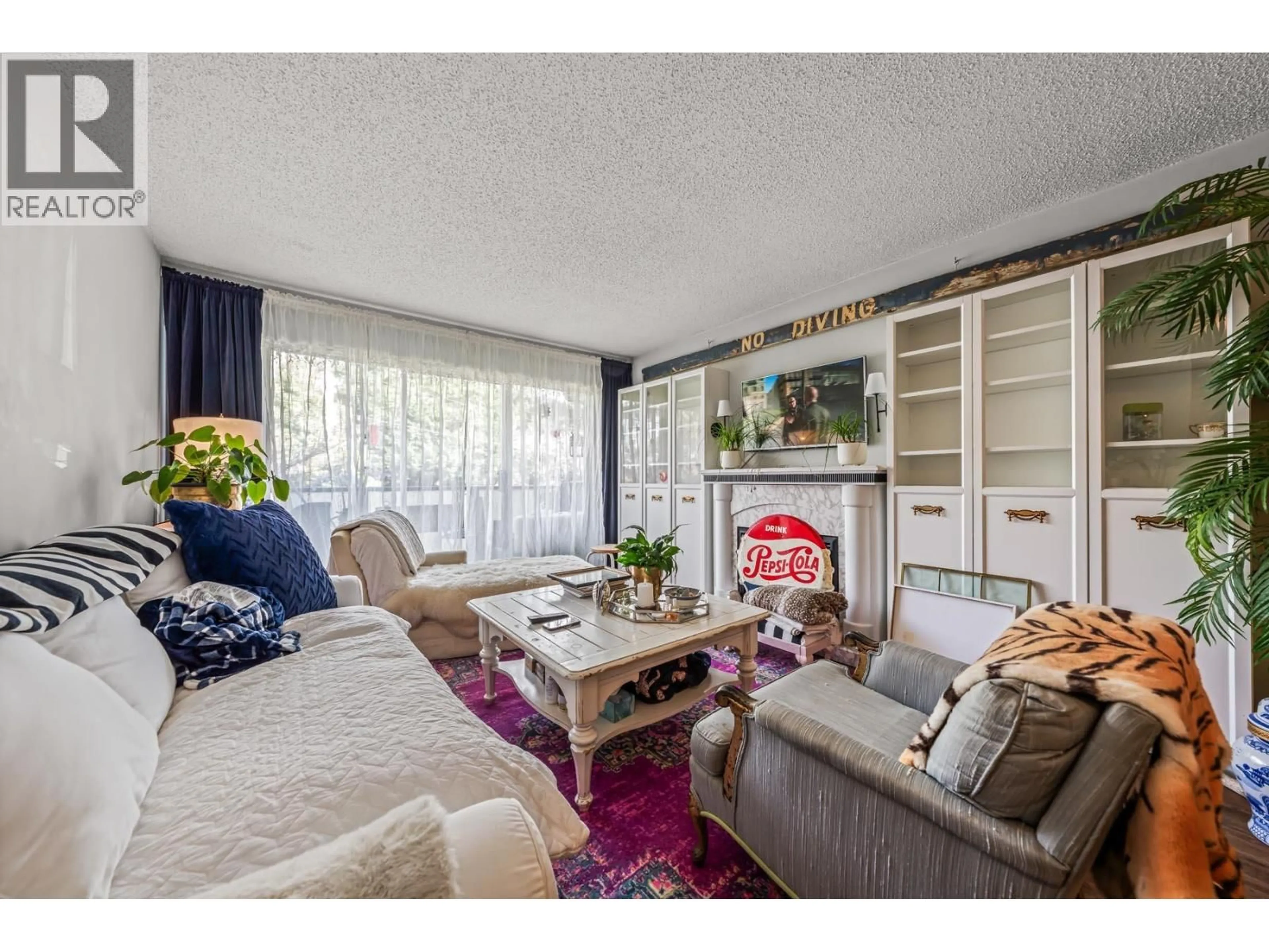 Living room with furniture, unknown for 207 - 230 MOWAT STREET, New Westminster British Columbia V3M4B2