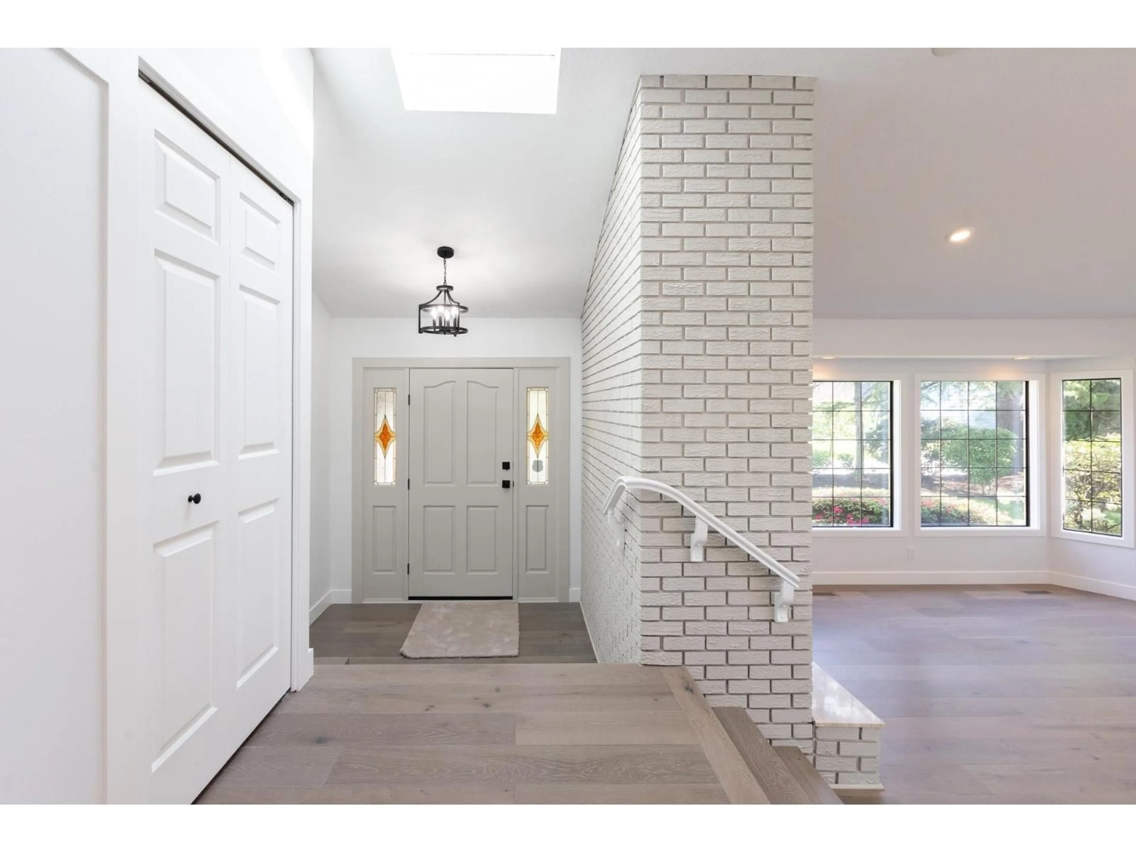Indoor entryway for 15442 KILKEE PLACE, Surrey British Columbia V3S6E8