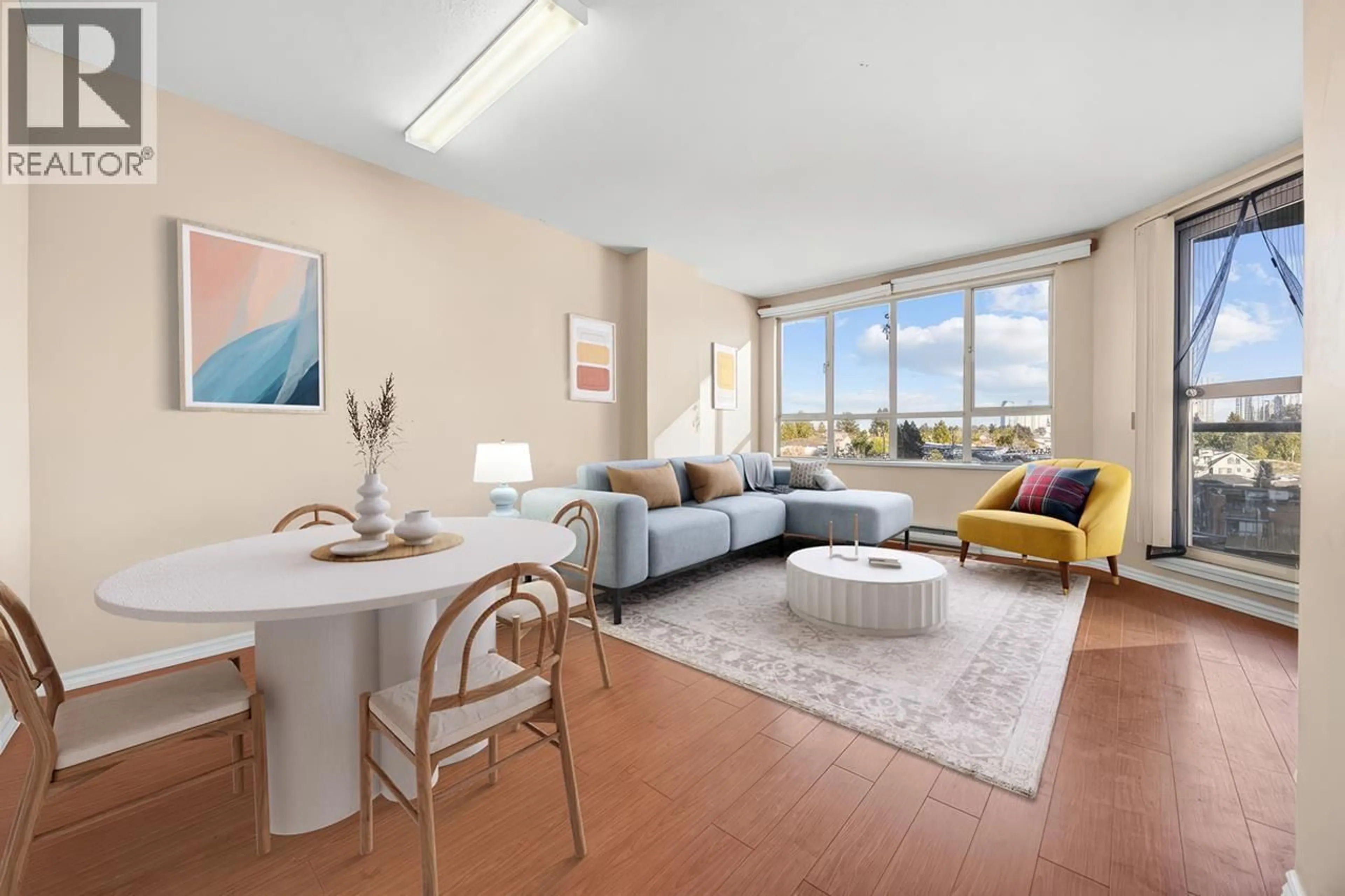 Living room with furniture, unknown for 910 - 3489 ASCOT PLACE, Vancouver British Columbia V5R6B6