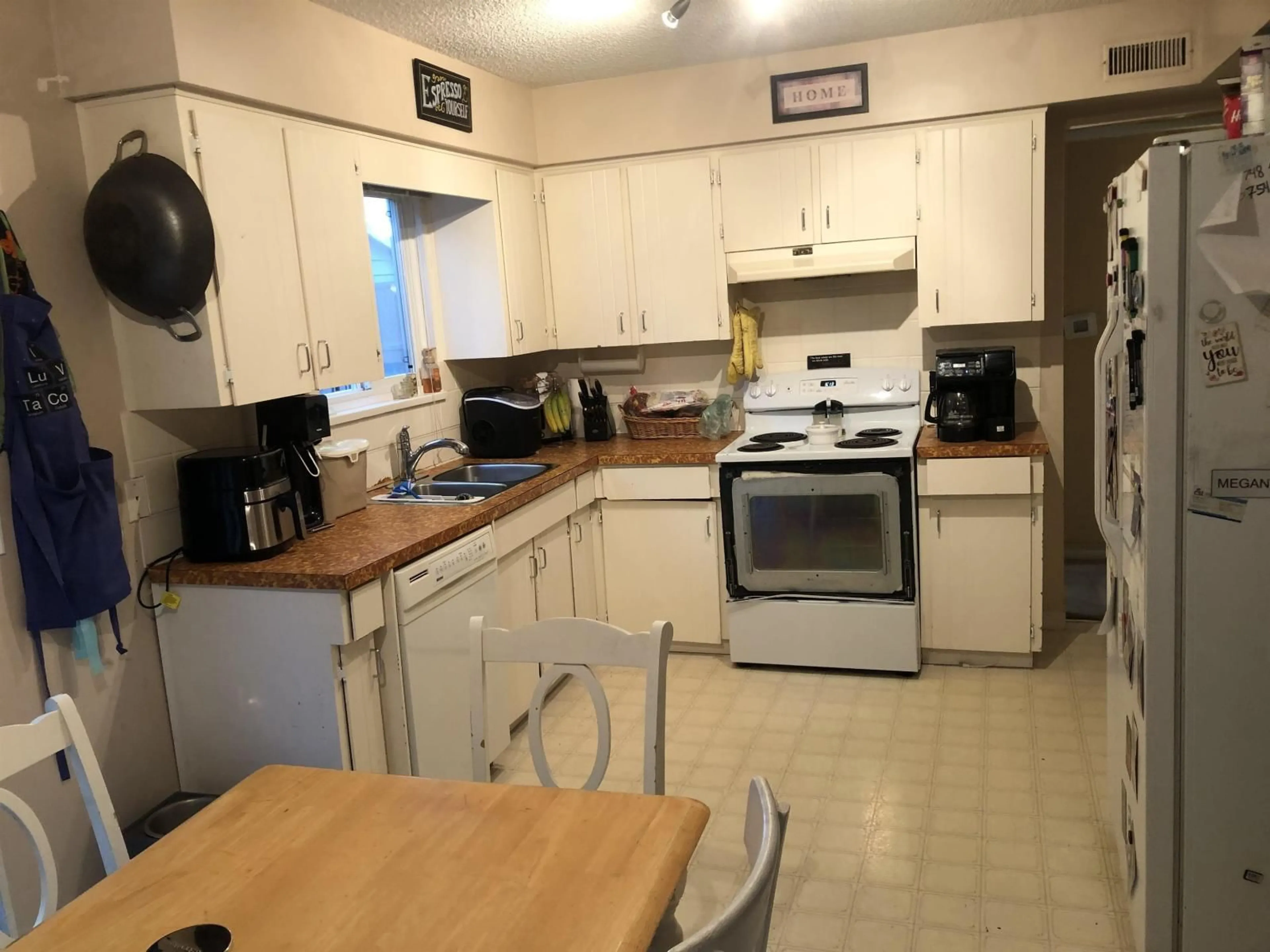 Standard kitchen, unknown for 11577 PARKWOOD PLACE, Delta British Columbia V4C7L1