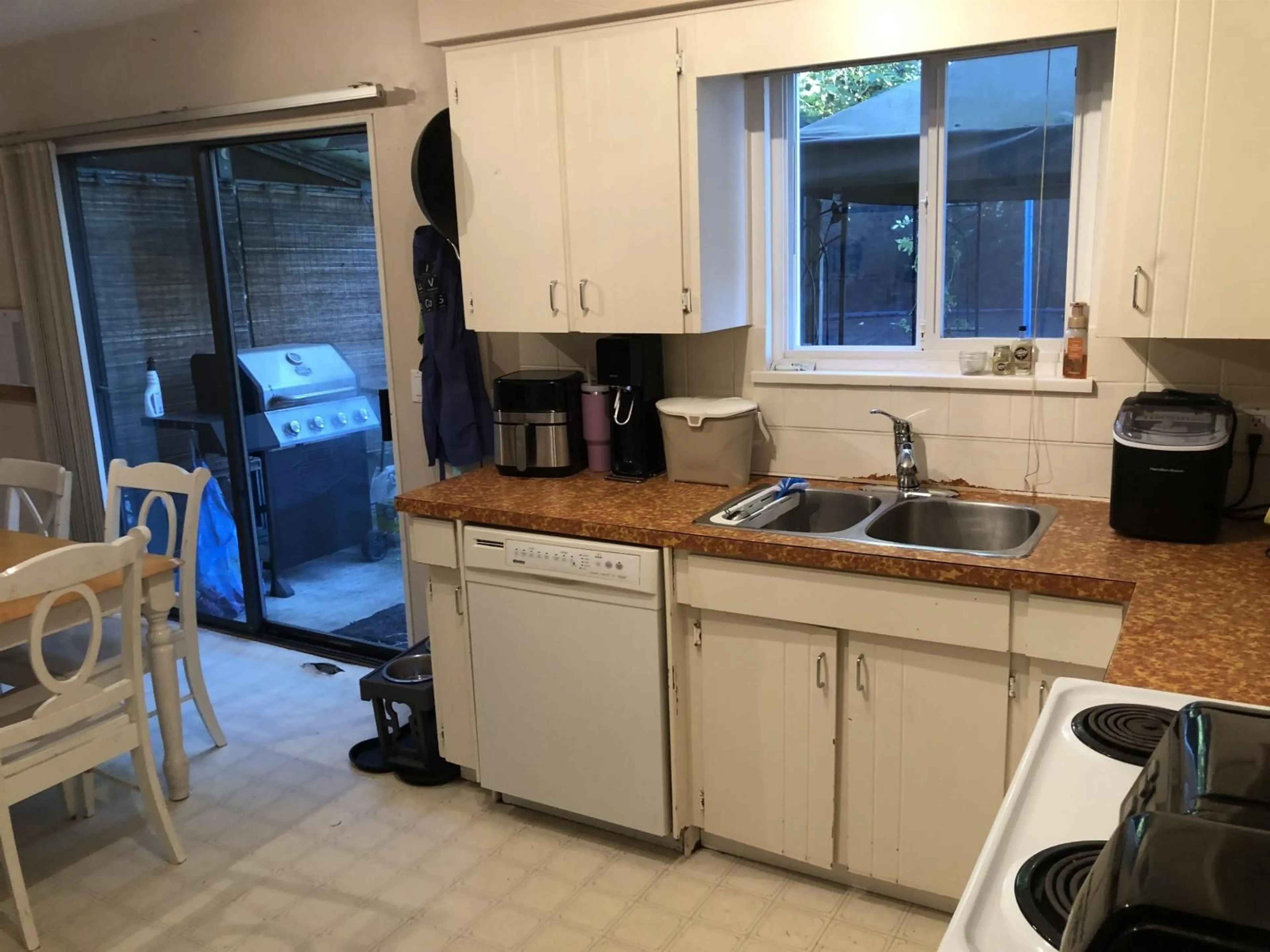 Standard kitchen, unknown for 11577 PARKWOOD PLACE, Delta British Columbia V4C7L1