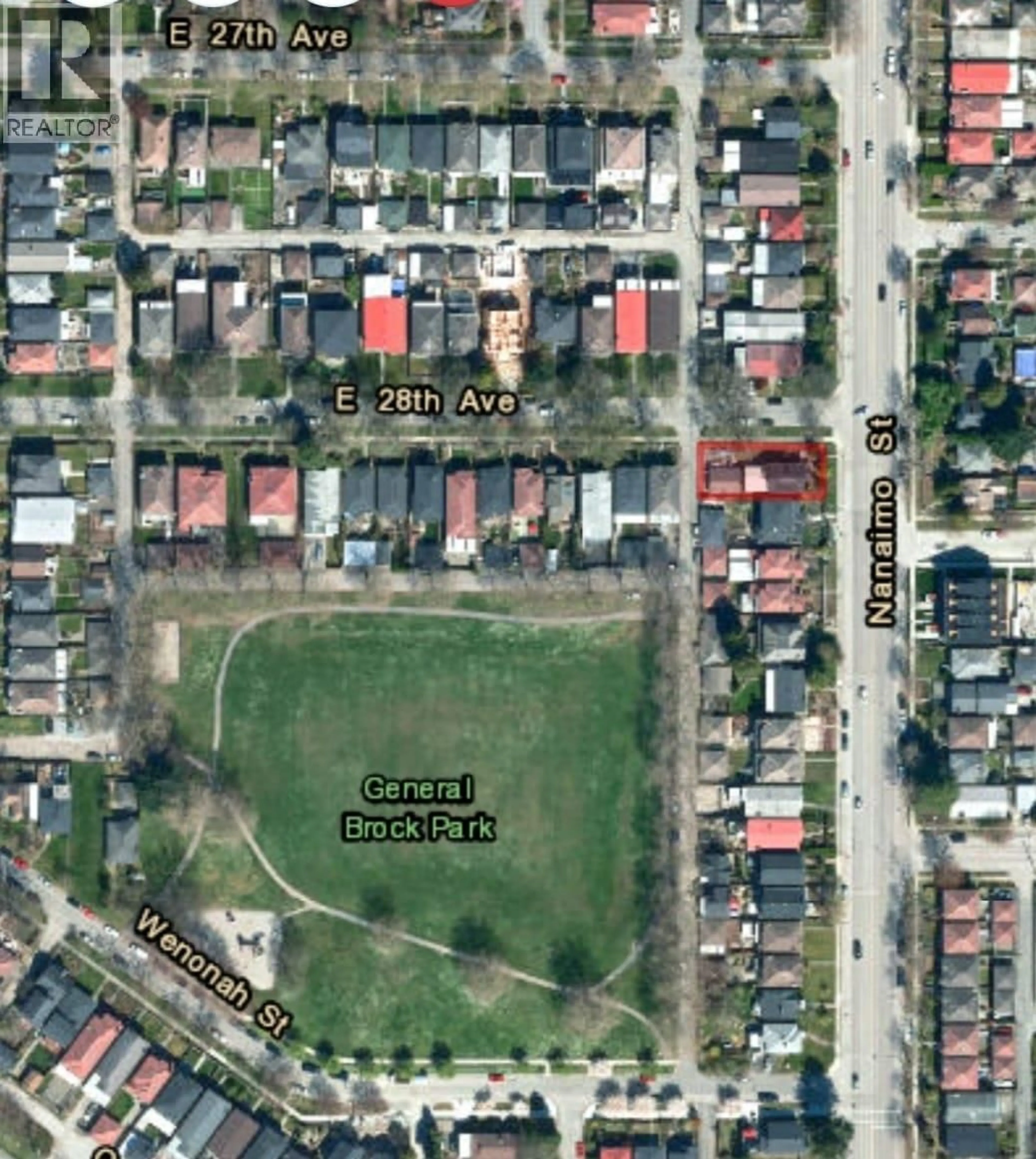 A pic from outside/outdoor area/front of a property/back of a property/a pic from drone, street for 4407 NANAIMO STREET, Vancouver British Columbia V5N5J2