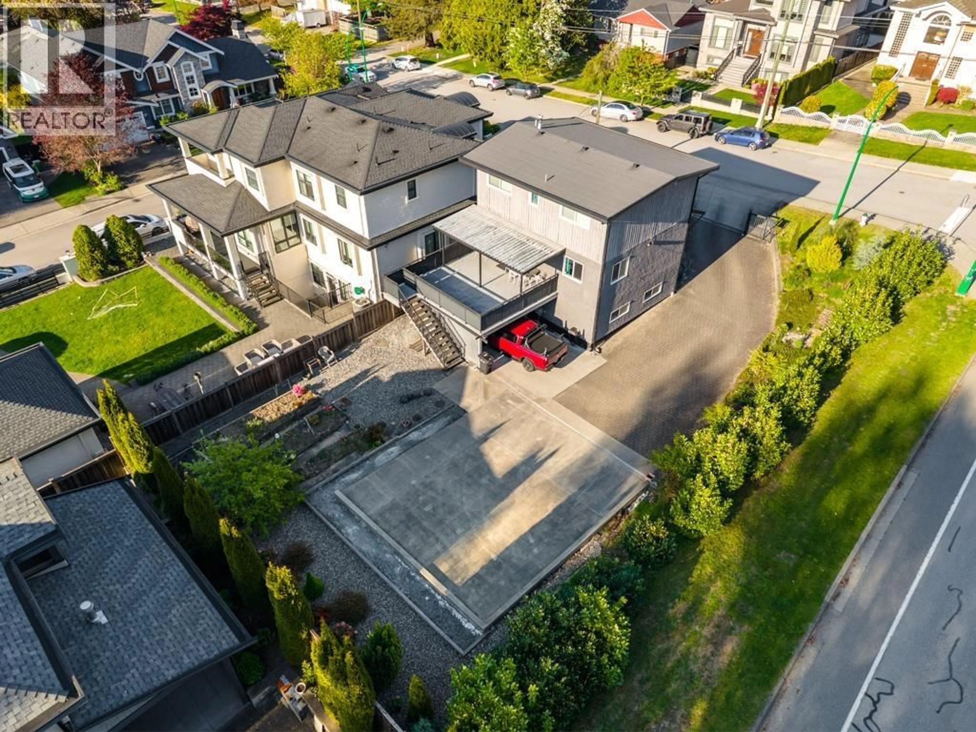 A pic from outside/outdoor area/front of a property/back of a property/a pic from drone, street for 5987 BRANTFORD AVENUE, Burnaby British Columbia V5E2R5