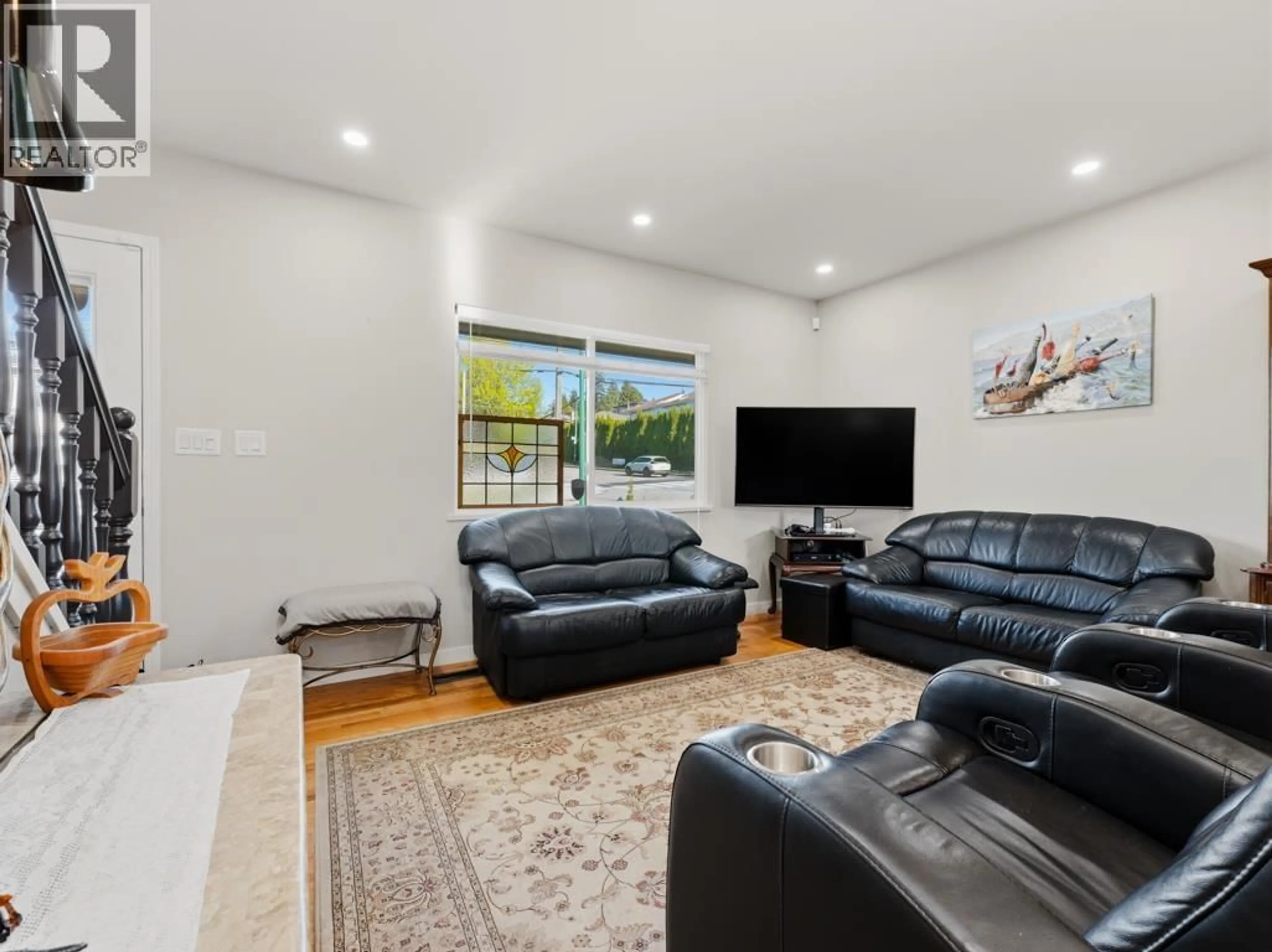 Living room with furniture, unknown for 5987 BRANTFORD AVENUE, Burnaby British Columbia V5E2R5