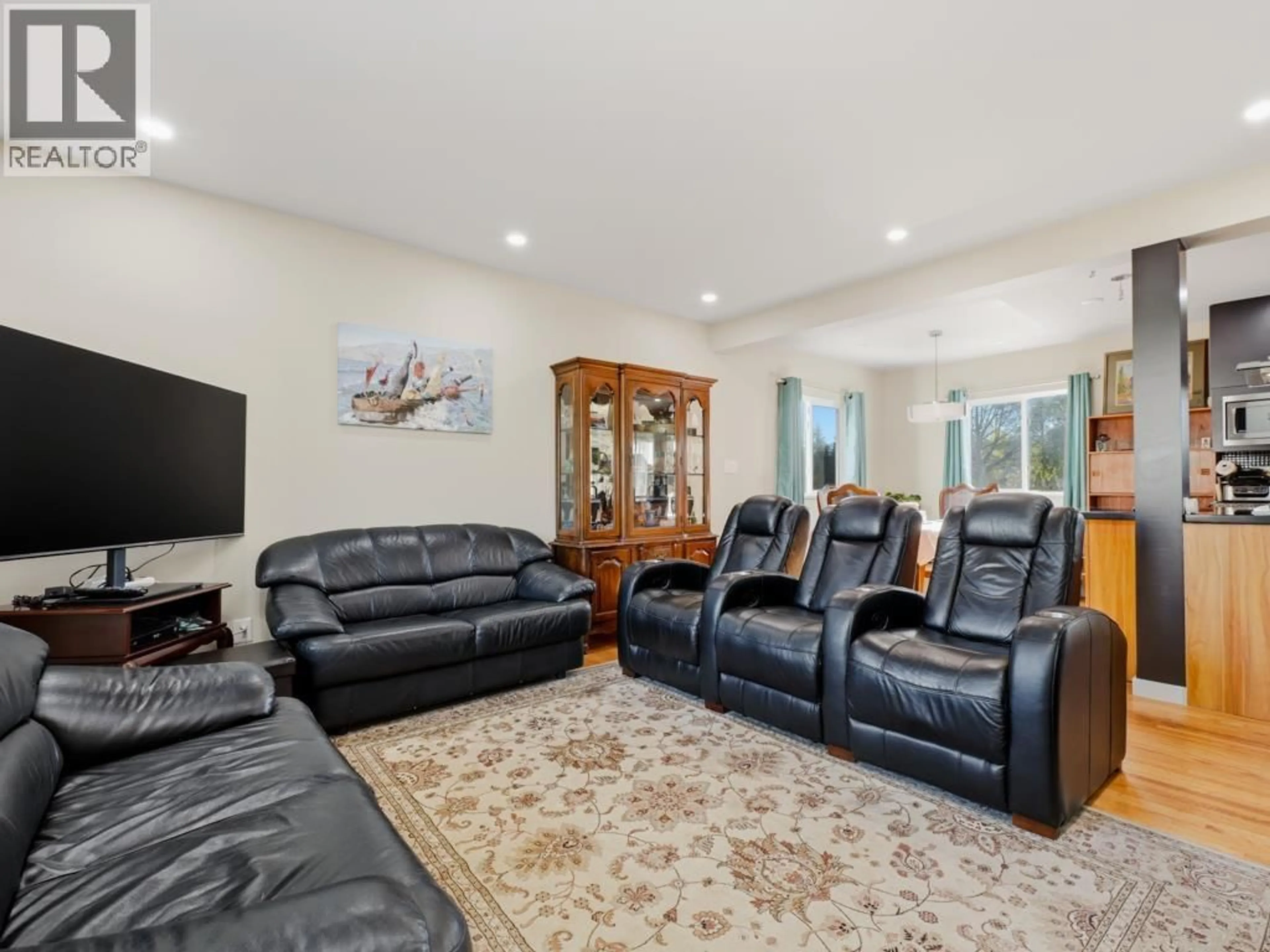 Living room with furniture, unknown for 5987 BRANTFORD AVENUE, Burnaby British Columbia V5E2R5