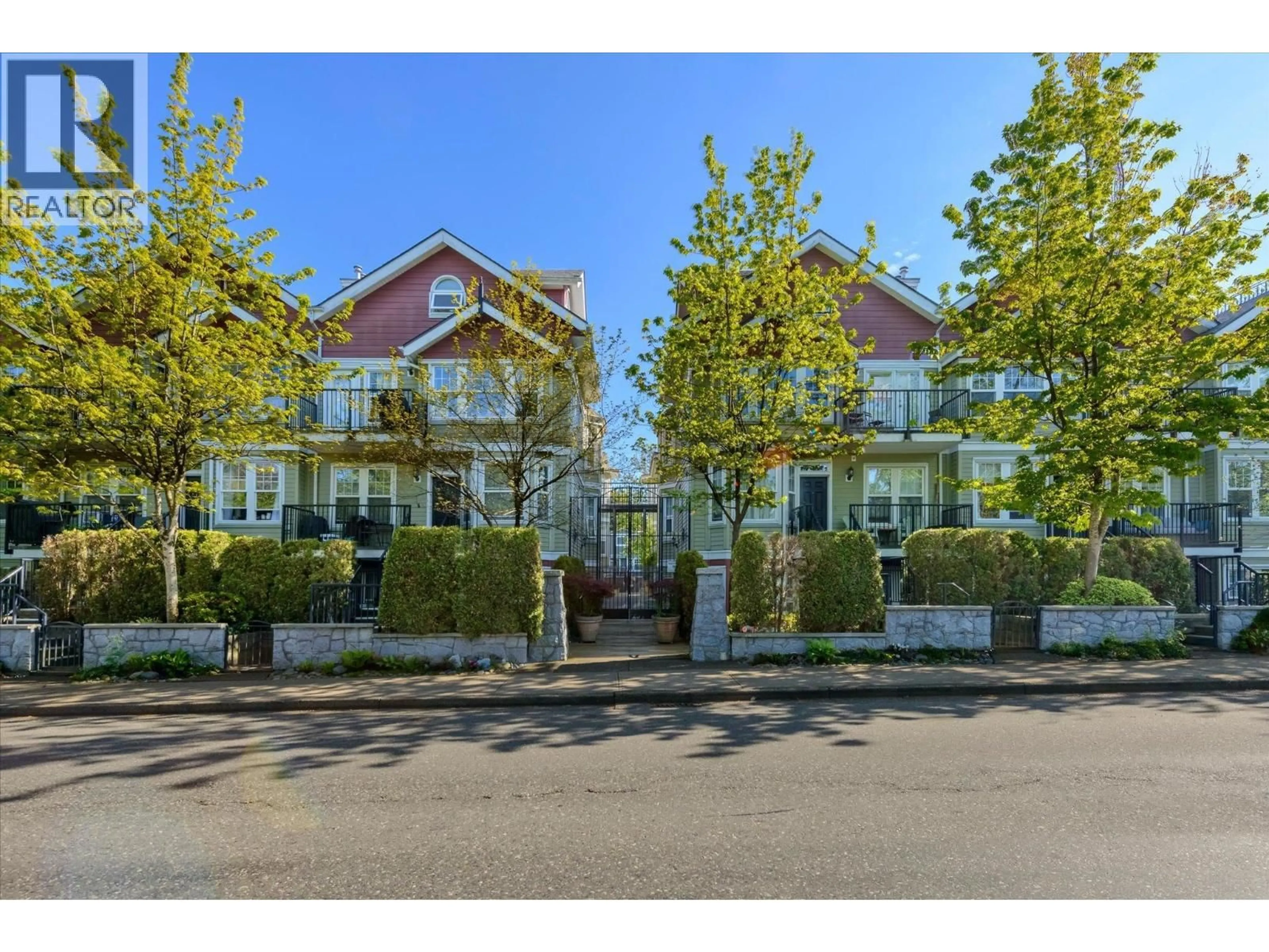 A pic from outside/outdoor area/front of a property/back of a property/a pic from drone, street for 315 - 962 16TH AVENUE, Vancouver British Columbia V5Z1T2