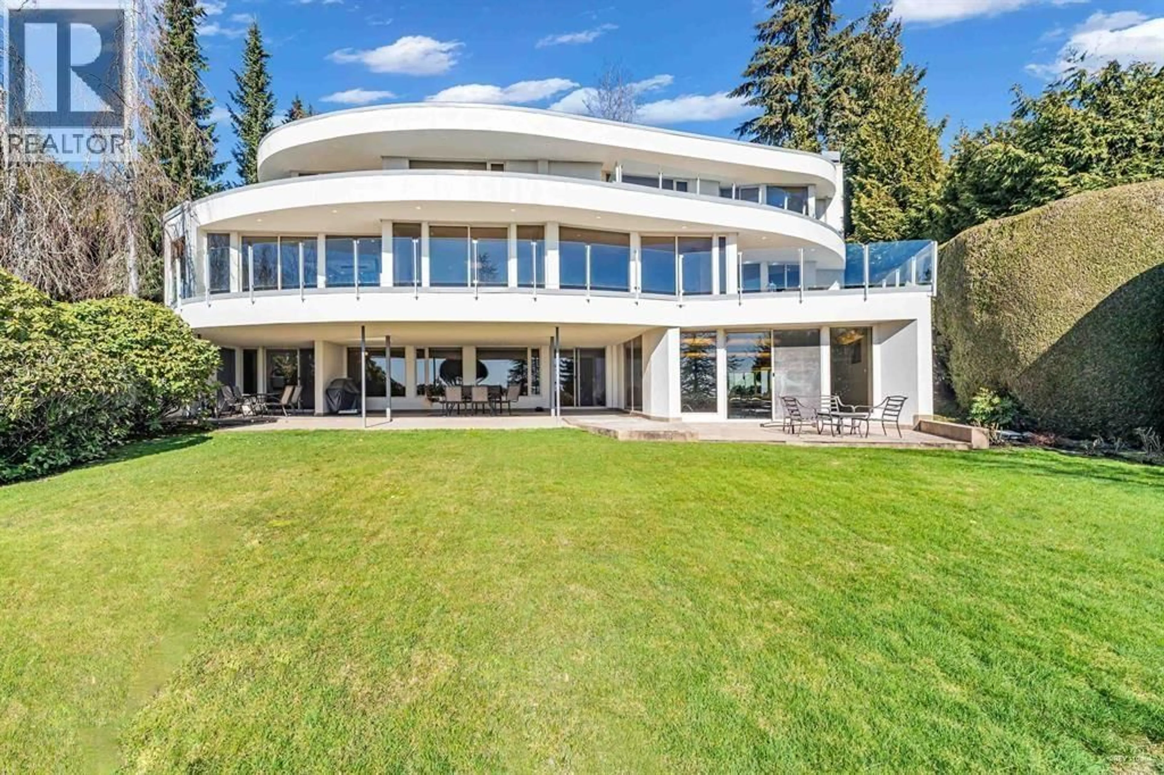 A pic from outside/outdoor area/front of a property/back of a property/a pic from drone, unknown for 1407 BRAMWELL ROAD, West Vancouver British Columbia V7S2N8