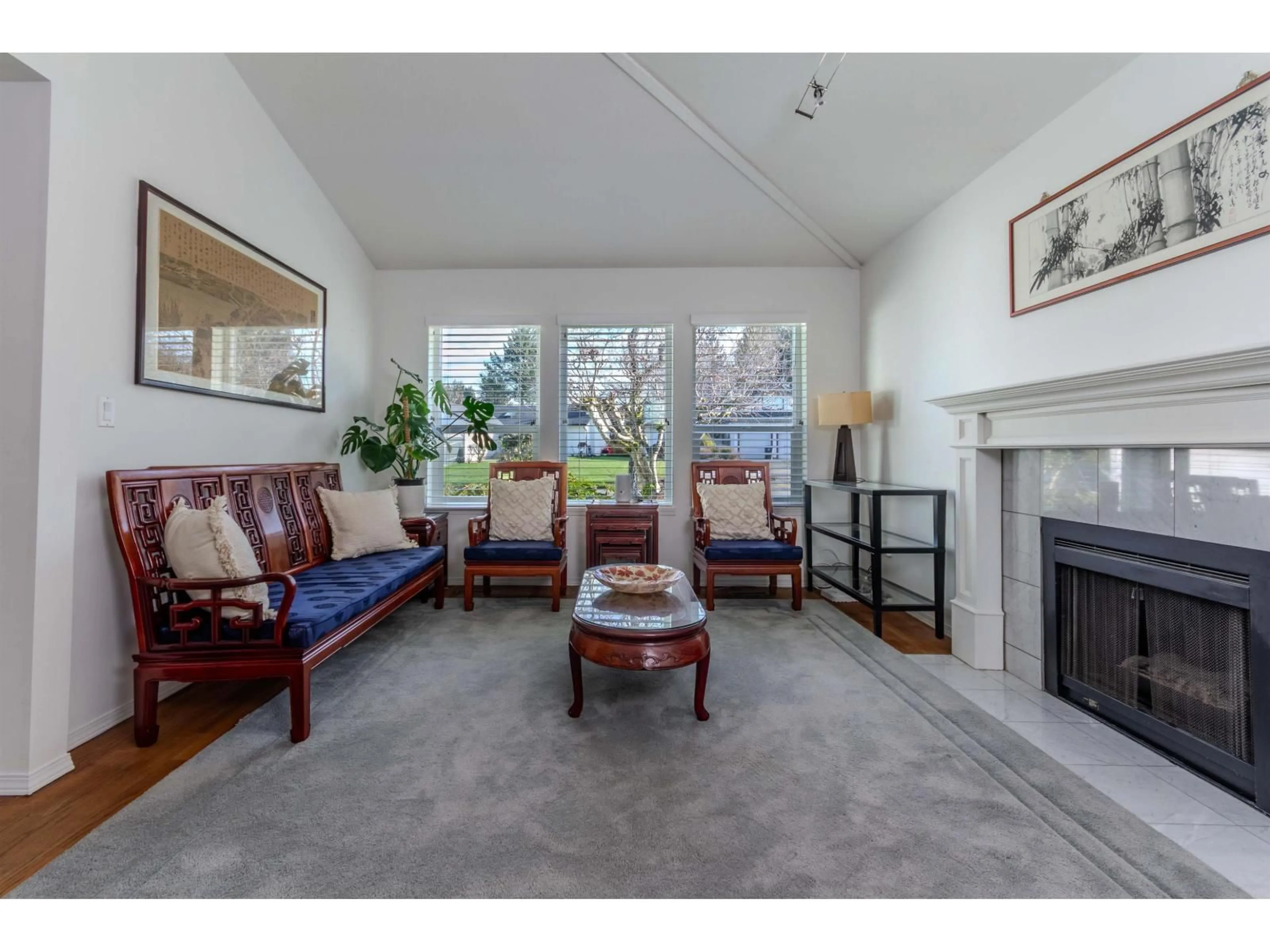 Living room with furniture, unknown for 11083 153A STREET, Surrey British Columbia V3R9H8