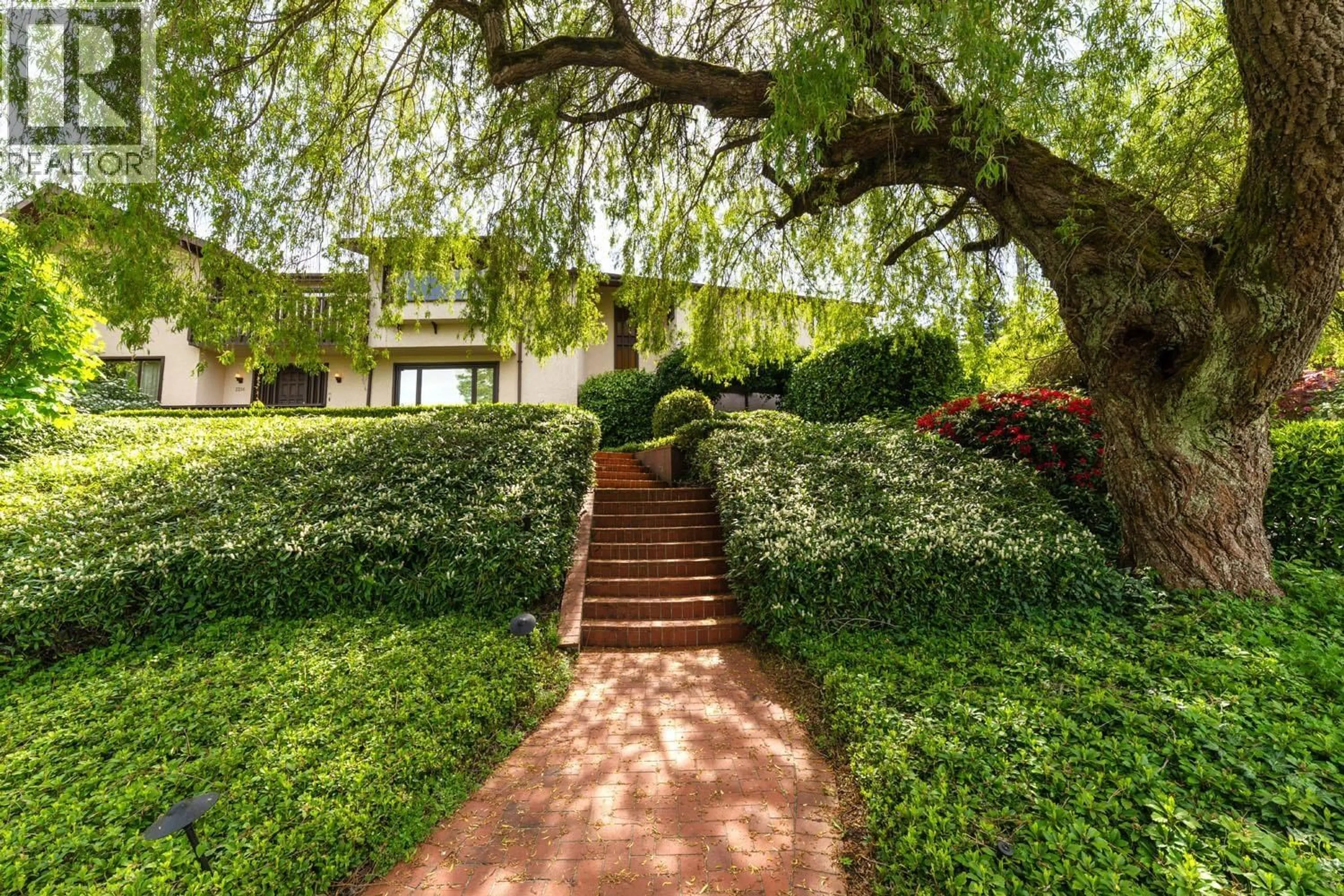 Patio, street for 2296 32ND AVENUE, Vancouver British Columbia V6L2B2